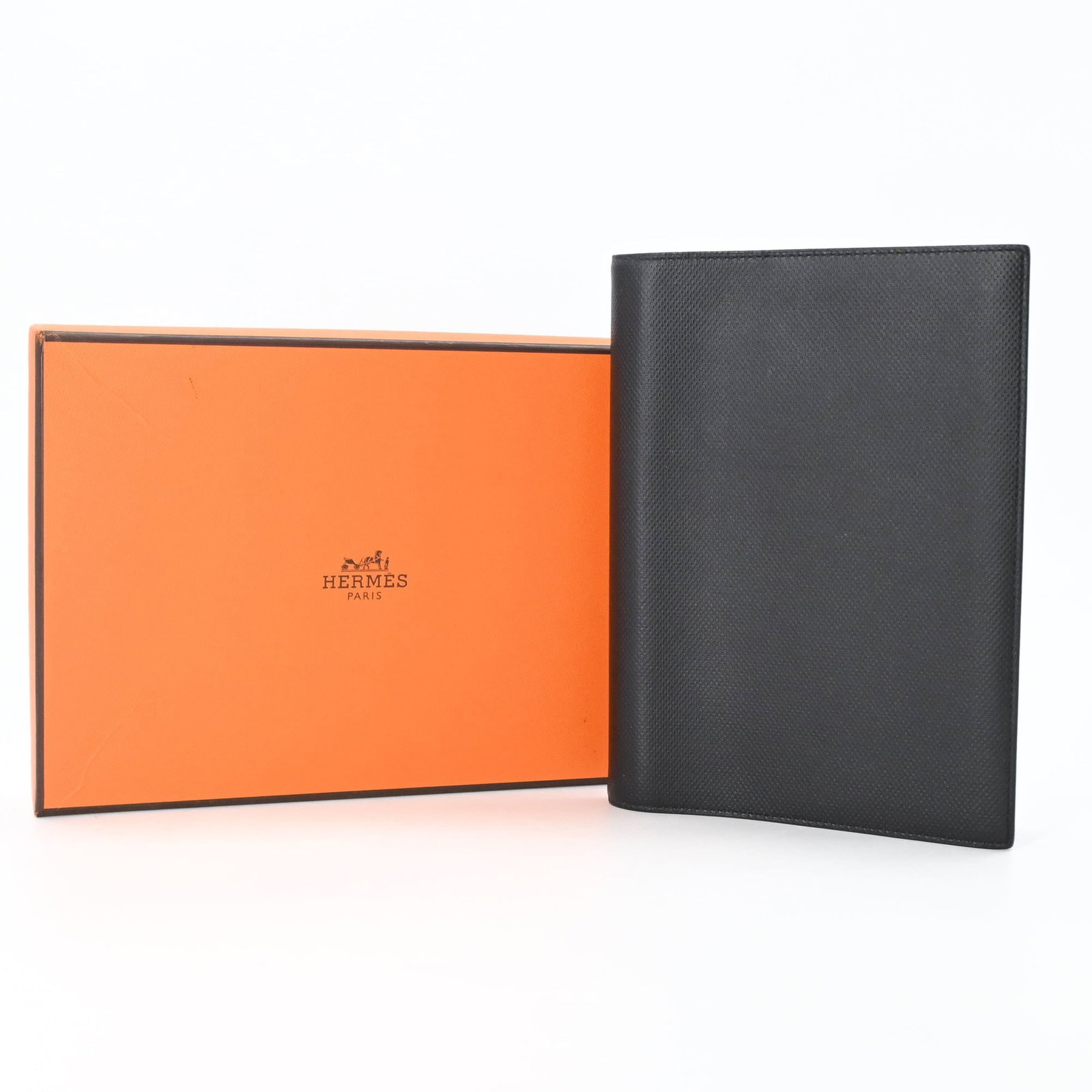 Globe-Trotter Notebook Black Hermes Agenda Cover: Globe-Trotter Notebook Black Hermes Agenda Cover The Globe-Trotter Notebook Black Hermes Agenda Cover boasts a sleek and sophisticated design, featuring a high-quality black leather exterior with