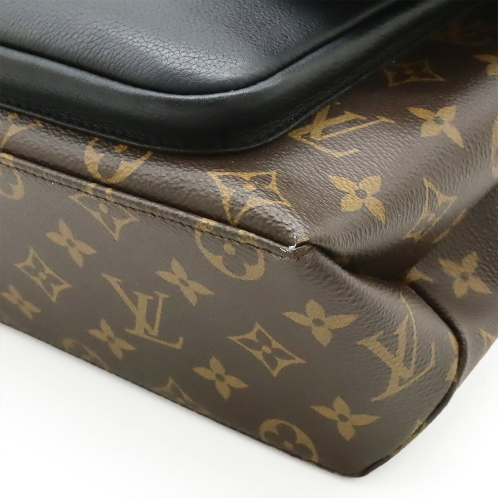 Monogram Leather Shoulder Bag Louis Vuitton - 4