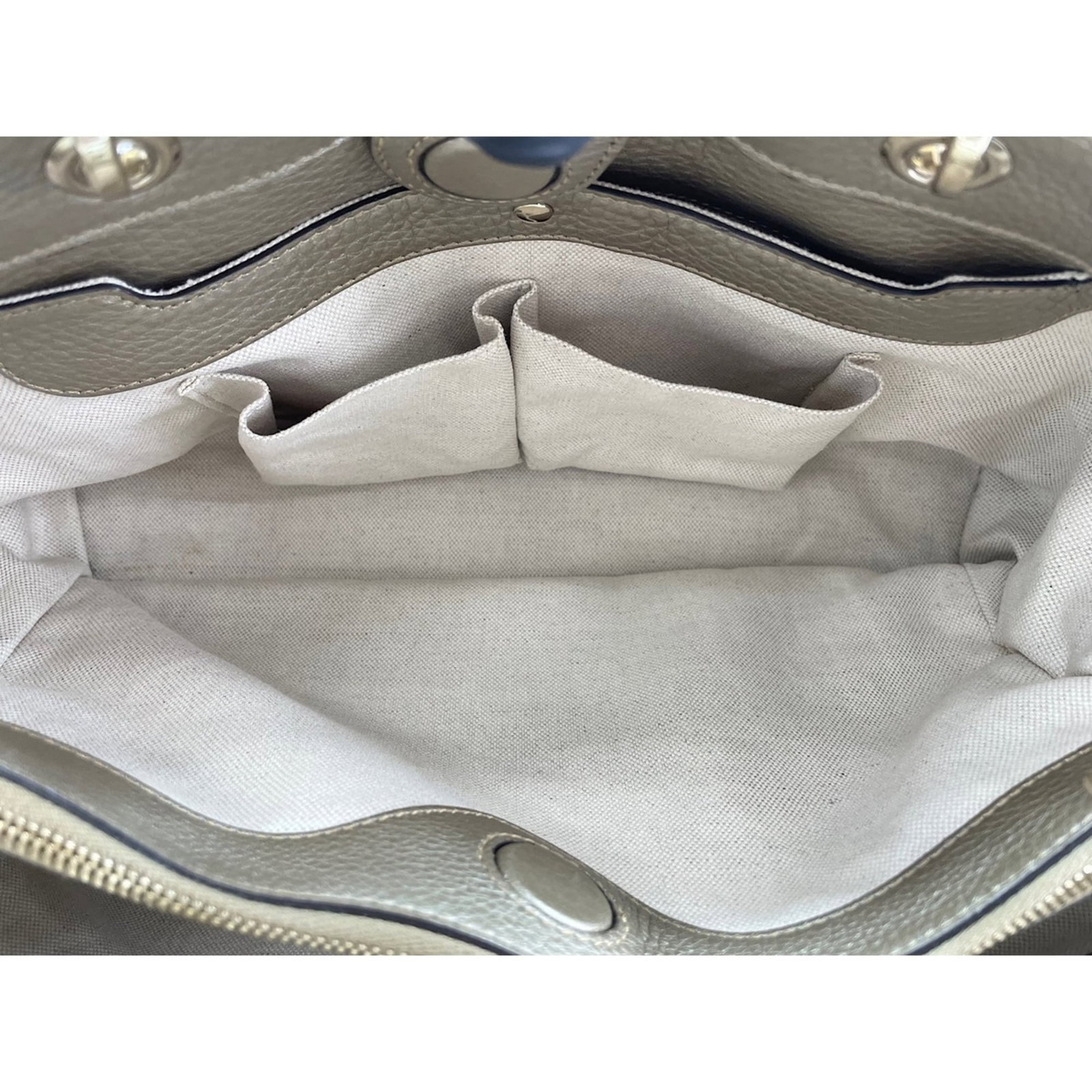 Handbag by Gucci - 11