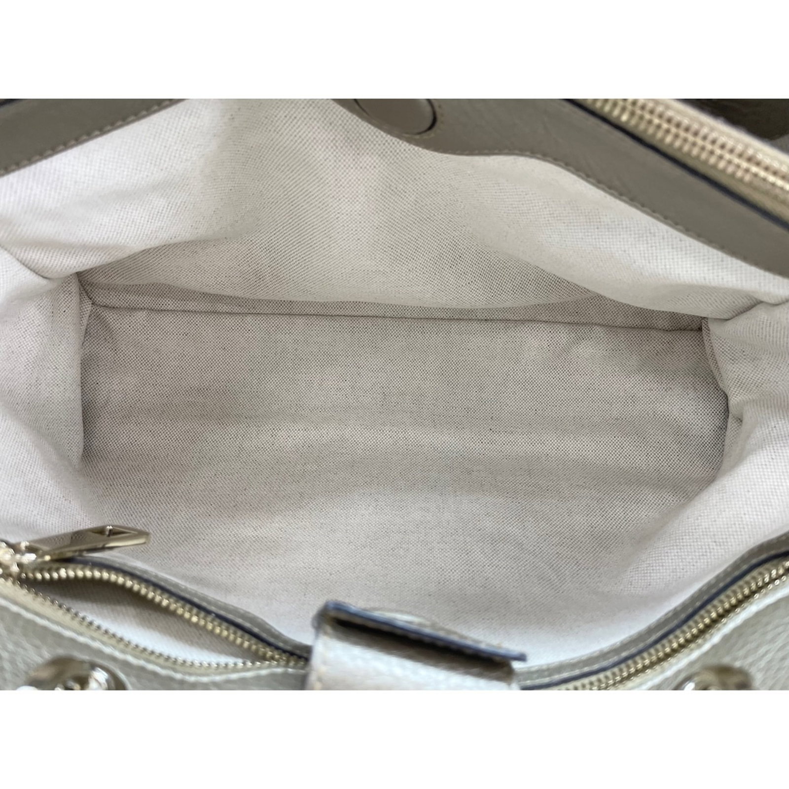 Handbag by Gucci - 12