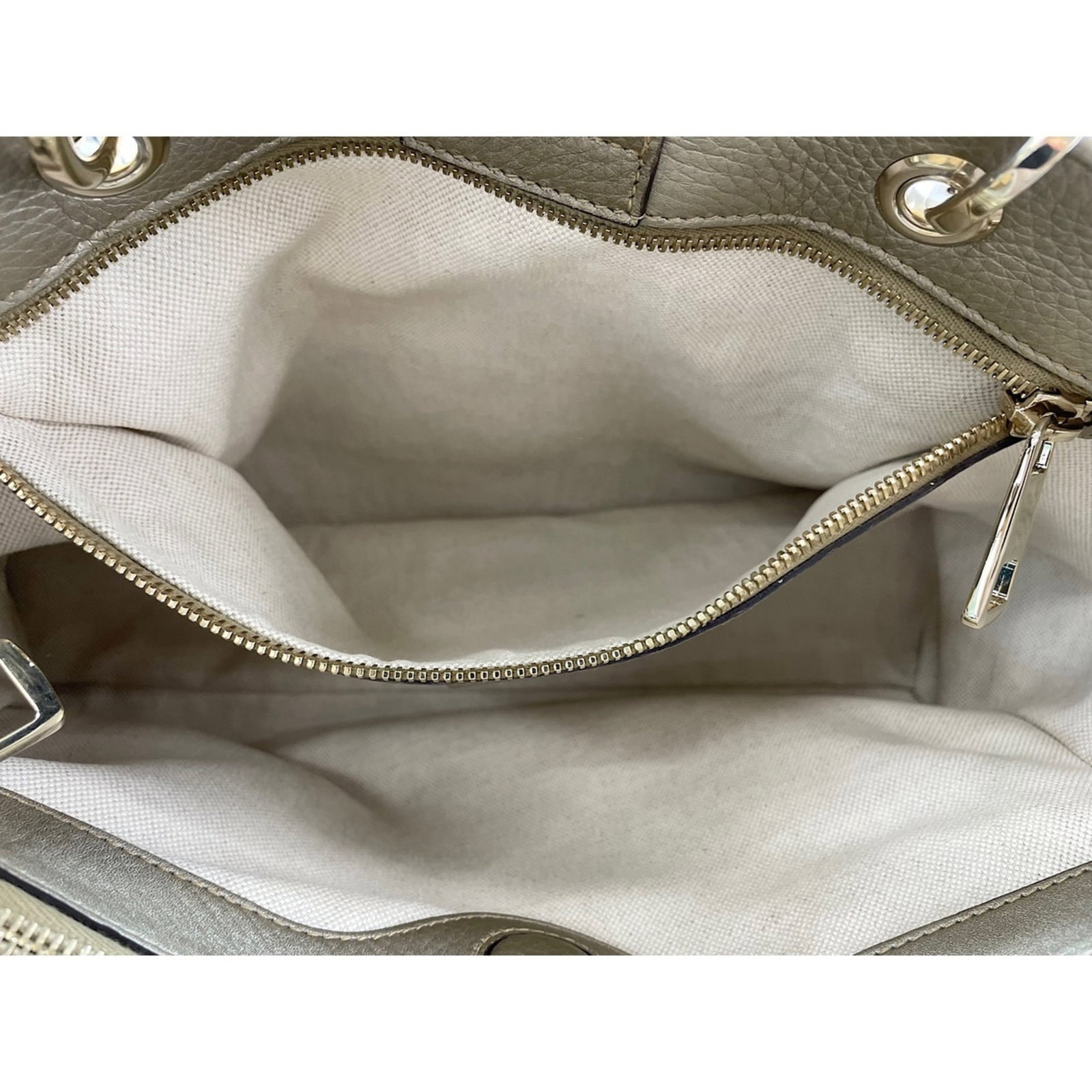 Handbag by Gucci - 13