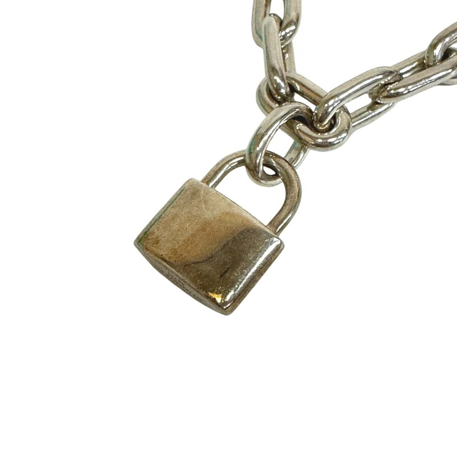 Tiffany&Co Tiffany Hardwear Pearl Lock Choker Sterling Silver 925 Necklace White Padlock: Tiffany&Co Tiffany Hardwear Pearl Lock Choker Sterling Silver 925 Necklace White Padlock Tiffany&Co's Tiffany Hardwear Pearl Lock Choker Necklace boasts an impressive weight of 600g, making it a subst