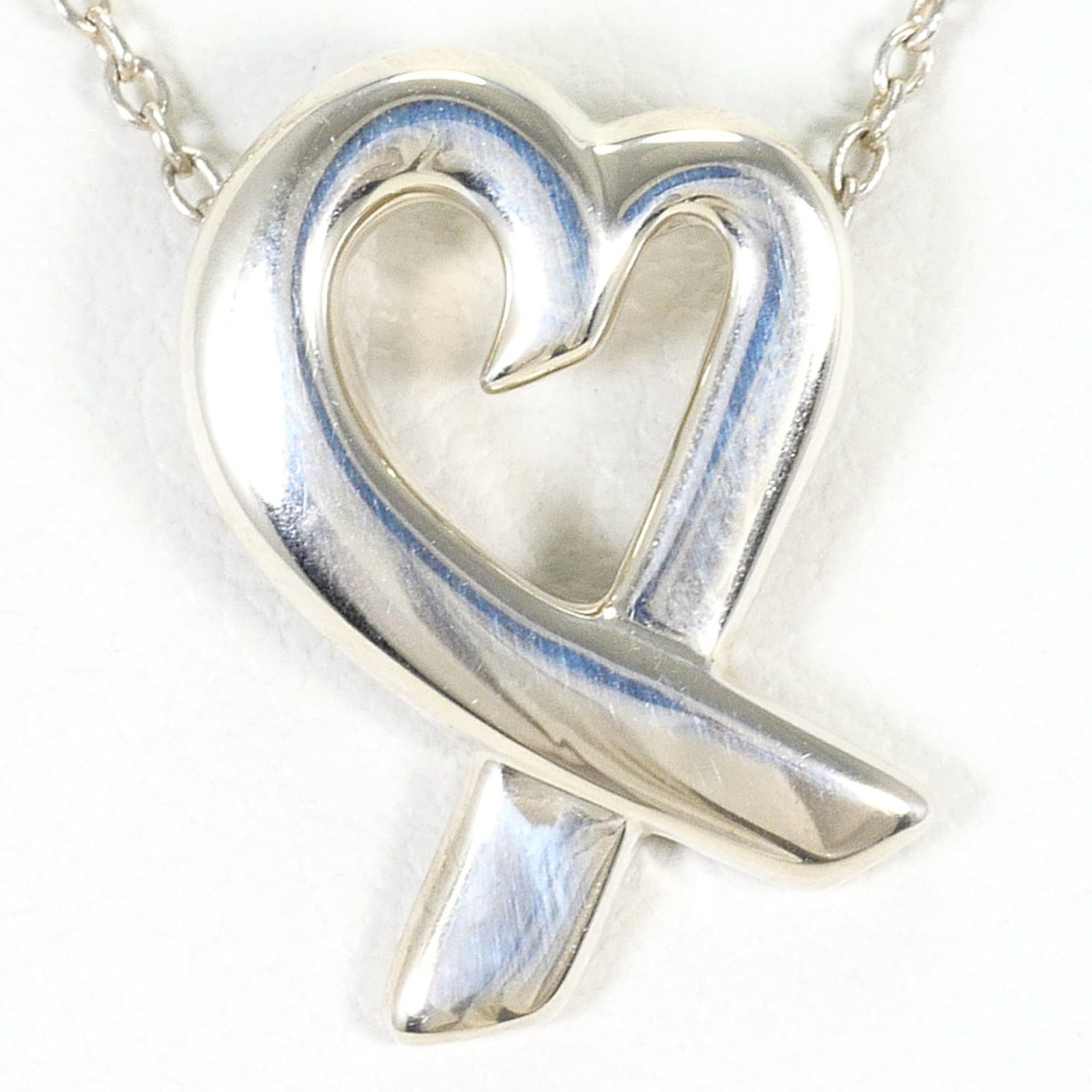 Tiffany & Co. Loving Heart Silver Necklace Total Weight 2.8G 45Cm Like New Condition.: Tiffany & Co. Loving Heart Silver Necklace Total Weight 2.8G 45Cm Like New Condition. Tiffany & Co. Loving Heart silver necklace boasts a total weight of 2.8g and measures 45cm in length, making it a 