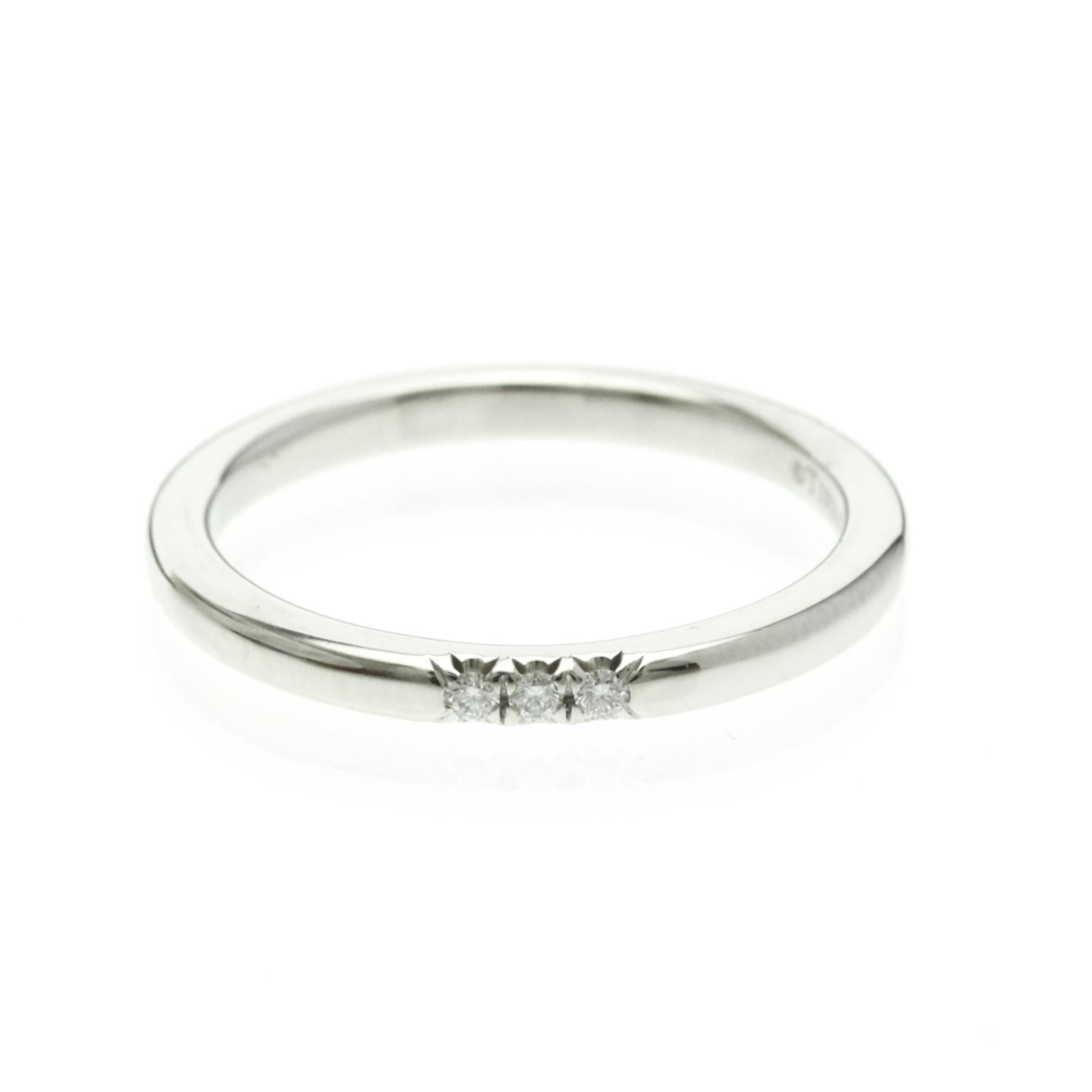 Tiffany Platinum Ring: Tiffany Platinum Ring Tiffany's Forever Wedding Ring boasts a striking platinum band adorned with three diamonds, creating a timeless and elegant design. Made from high-quality platinum metal, this ri