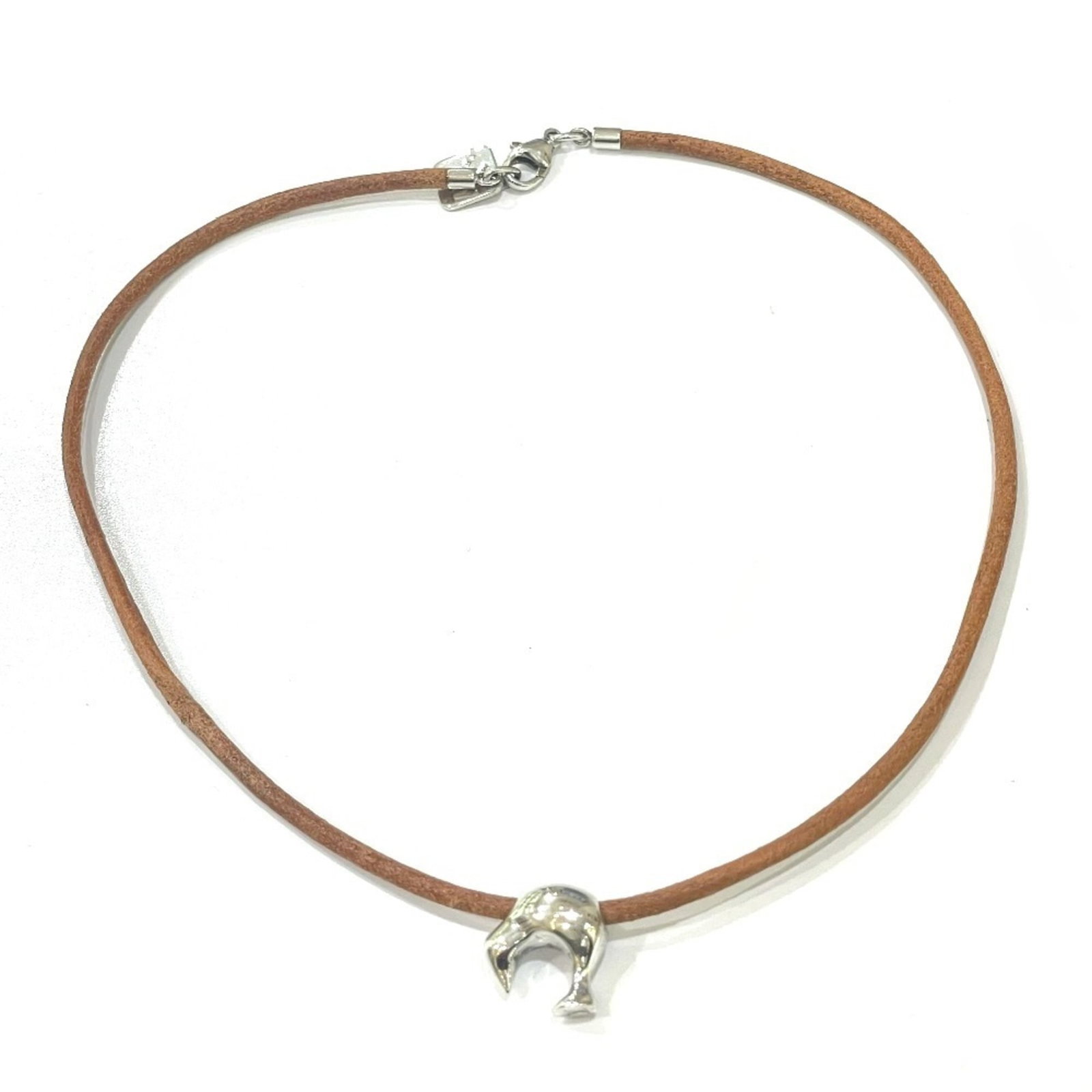 Louis Vuitton Charm Bracelet Leather Silver 925: Louis Vuitton Charm Bracelet Leather Silver 925 Silver 925 charm bracelet from Louis Vuitton, featuring leather and silver details, measures 38.5cm in length and comes with a box and dust bag. This lu