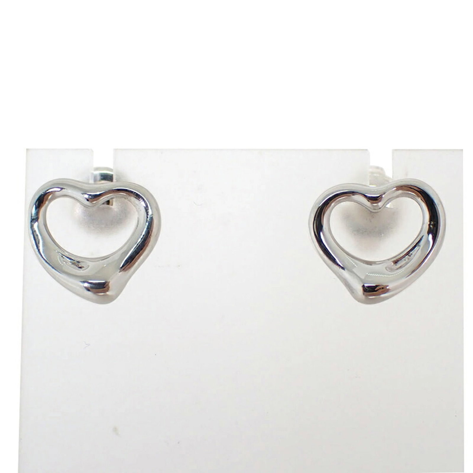 Sterling Silver Stud earrings Tiffany: Sterling Silver Stud earrings Tiffany Sterling silver stud earrings from Tiffany, crafted with attention to detail and made from high-quality 925 material. The elegant design features a classic style 
