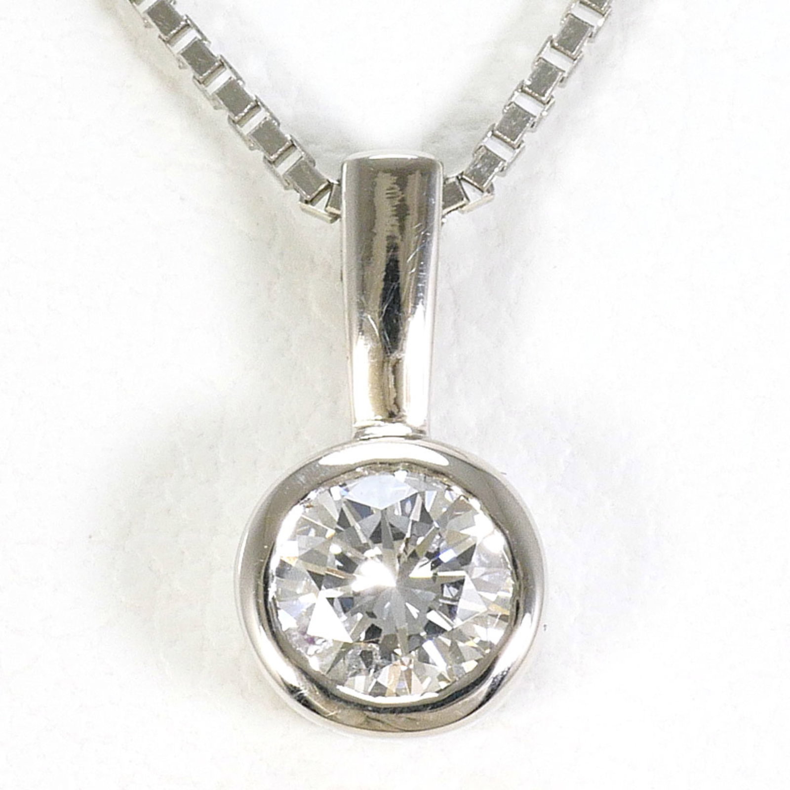 Pt900 Platinum/ Pt850 Necklace With 0.21Ct Diamond Total Weight 3.0G 45Cm Like New Condition.: Pt900 Platinum/ Pt850 Necklace With 0.21Ct Diamond Total Weight 3.0G 45Cm Like New Condition. This platinum necklace boasts a striking total weight of 3.0g, featuring a total of 0.21ct diamonds that s