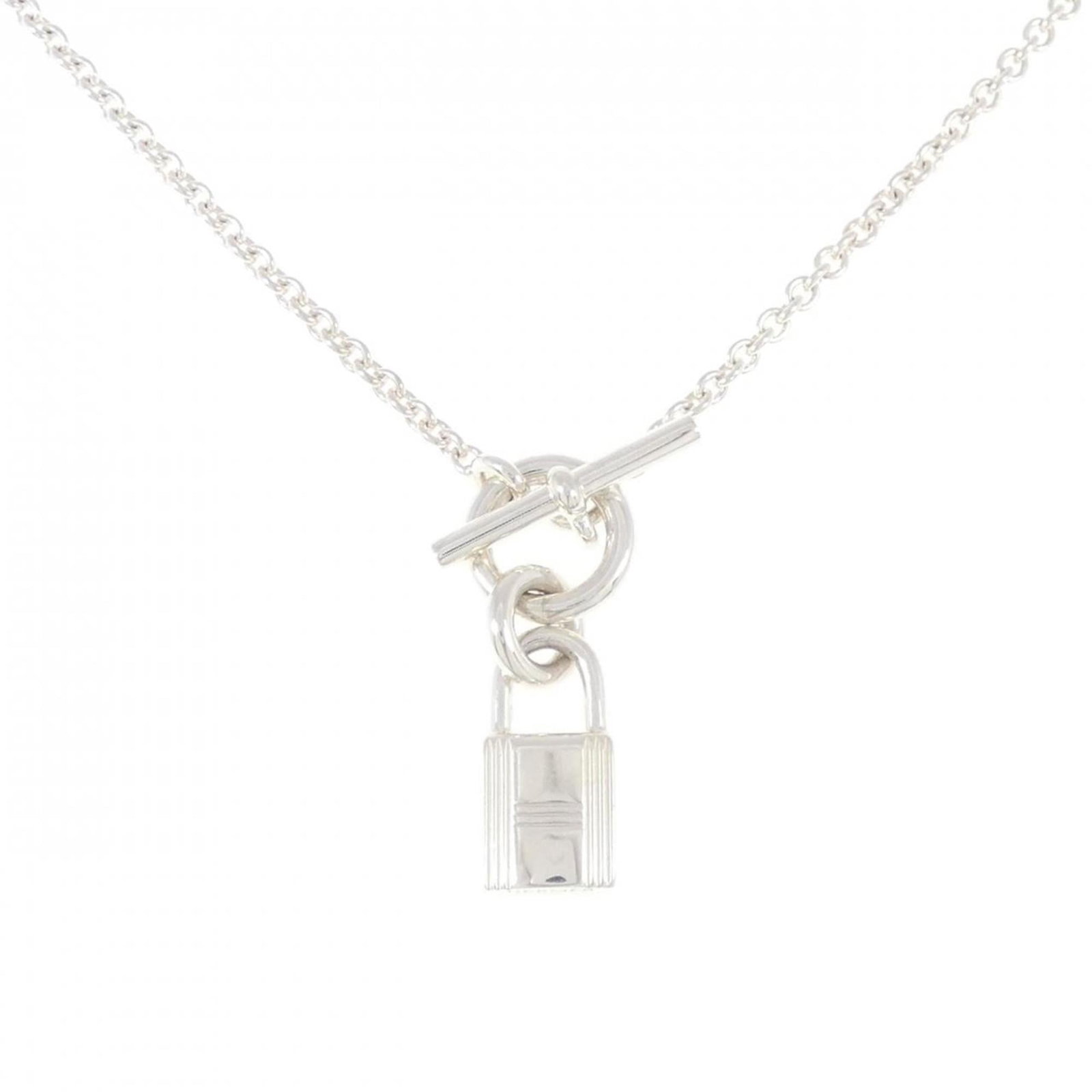 Padlock Hermes Necklace Amulet: Padlock Hermes Necklace Amulet Silver 925 Hermes Necklace Amulet with a pendant size of 27.7mm x 8.1mm, set in a necklace type necklace with a neck circumference of 41 cm / 16.14''. The amulet bears a