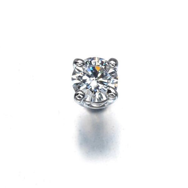 Tiffany&Co. Single Earring Diamond 0.15Ct Solitaire 950 Platinum: Tiffany&Co. Single Earring Diamond 0.15Ct Solitaire 950 Platinum Tiffany & Co.'s 950 platinum single earring diamond solitaire boasts a natural 0.15ct diamond, approximately 3.5mm in diameter. This el