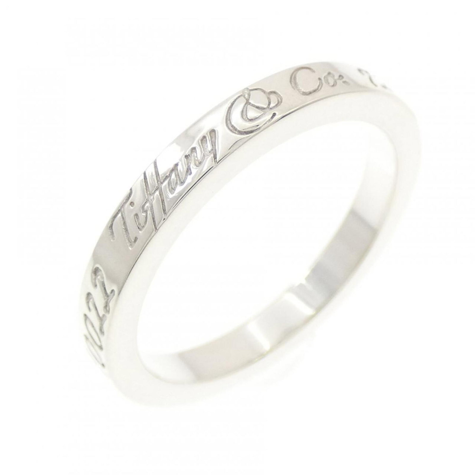 Silver Ring Band Tiffany: Silver Ring Band Tiffany Silver Ring Band Tiffany is made from 925 US Silver. It features a classic band design and is available in size 7. This silver ring band is crafted by the renowned brand