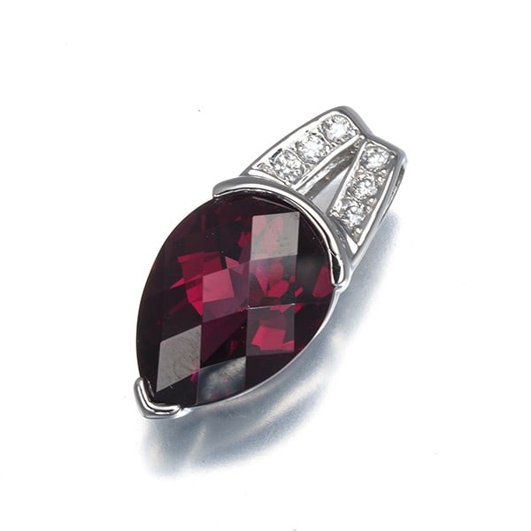 Tasaki Pendant Rhodolite Garnet 4.35Ct Diamond 0.06Ct 18K Wg: Tasaki Pendant Rhodolite Garnet 4.35Ct Diamond 0.06Ct 18K Wg Tasaki Pendant Rhodolite Garnet 4.35Ct Diamond 0.06Ct 18K White Gold - A stunning pendant featuring a naturally created rhodolite garnet st