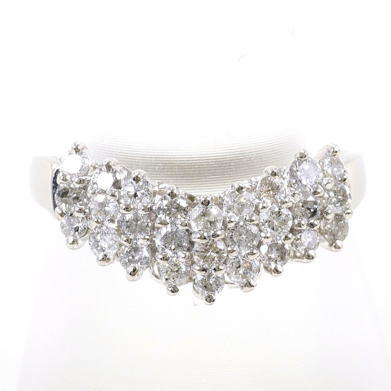 Band ring platinum unbranded: Band ring platinum unbranded Platinum band ring featuring a 0.50ct diamond, crafted from high-quality platinum metal with a sleek US size 6.5 and 9mm width. This elegant piece boasts a classic design