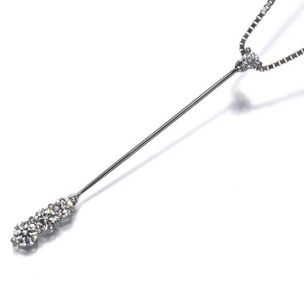 Damiani Necklace Diamond 0.35Ct 4P Drop Y-Drop 18K 750 White Gold: Damiani Necklace Diamond 0.35Ct 4P Drop Y-Drop 18K 750 White Gold Damiani's 18k white gold necklace showcases a stunning 0.35ct diamond, expertly crafted in a beautiful Y-Drop design. The natural beau