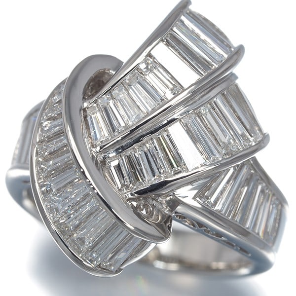 Diamond 2.00Ct Tapered-Cut Ring 900 Platinum: Diamond 2.00Ct Tapered-Cut Ring 900 Platinum 900 Platinum Diamond Tapered-Cut Ring boasts a stunning 2.00ct diamond set in platinum, showcasing the beauty of natural craftsmanship with its