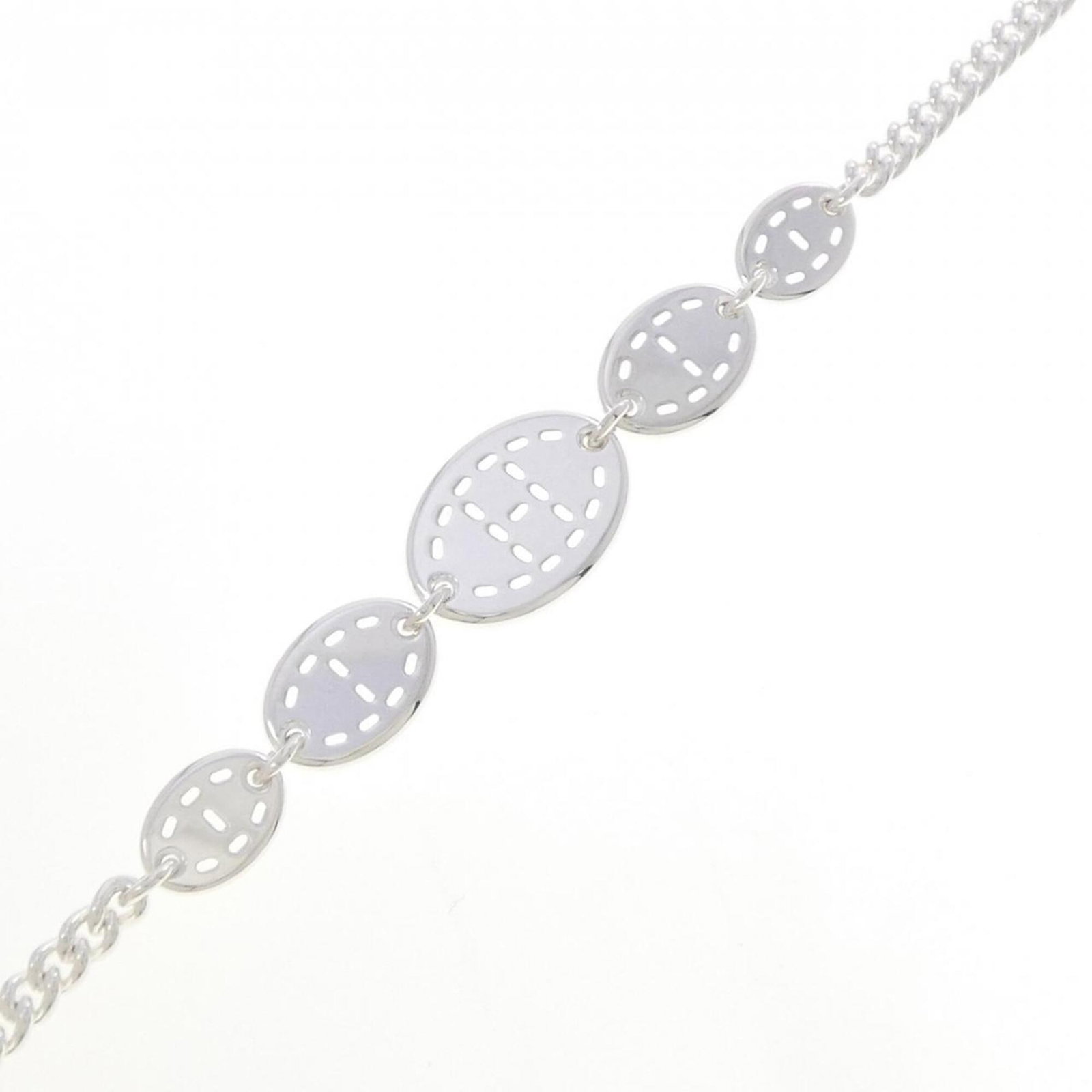 Hermes charm bracelet silver 925: Hermes charm bracelet silver 925 Silver 925 charm bracelet from Hermes, featuring a sleek and modern design with a length of 16cm. This elegant accessory is crafted from high-quality silver, providing