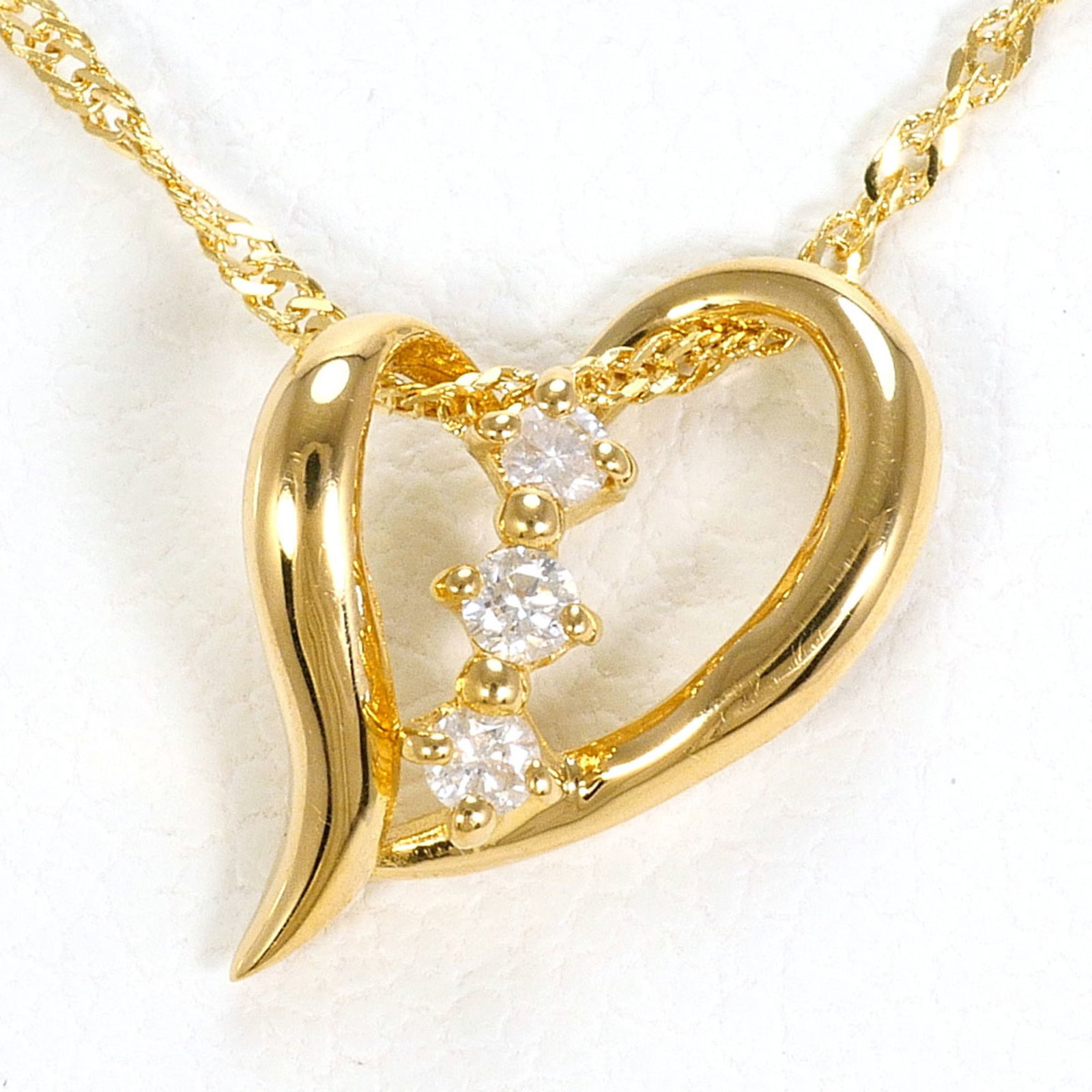 18K (18-Karat) Yellow Gold Necklace With 0.04Ct Diamond Total Weight 1.3G 40Cm Length Jewelry: 18K (18-Karat) Yellow Gold Necklace With 0.04Ct Diamond Total Weight 1.3G 40Cm Length Jewelry 18K yellow gold necklace boasts a total weight of 1.3g featuring 0.04ct diamond, measuring 40cm in length.