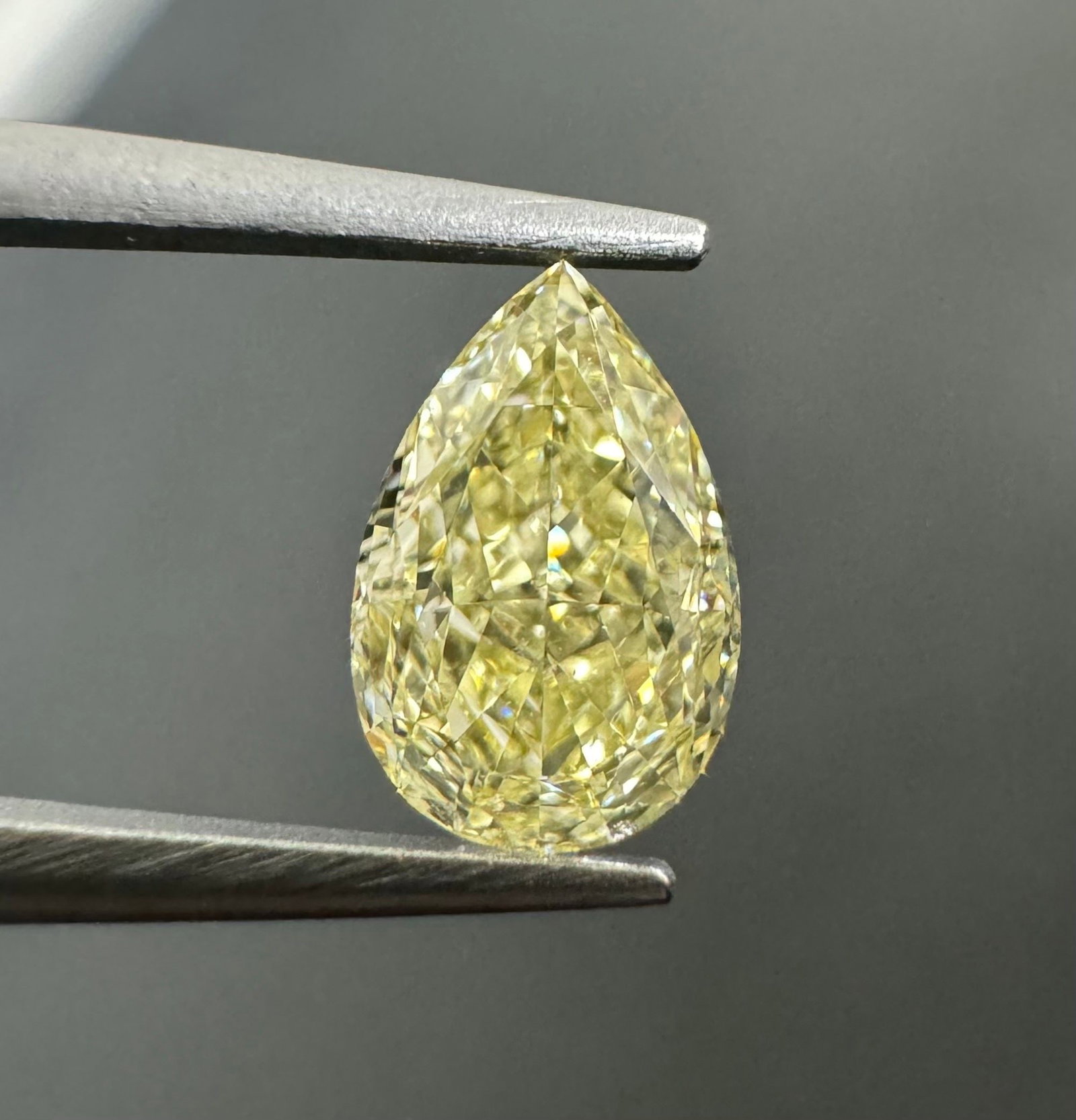 GIA Pear 0.51ct Fancy Light Yellow VVS1 - Loose Natural Diamond: GIA Pear 0.51ct Fancy Light Yellow VVS1 - Loose Natural Diamond GIA-certified, this loose natural diamond boasts a vibrant Fancy Light Yellow color and exceptional clarity, graded VVS1. Its high