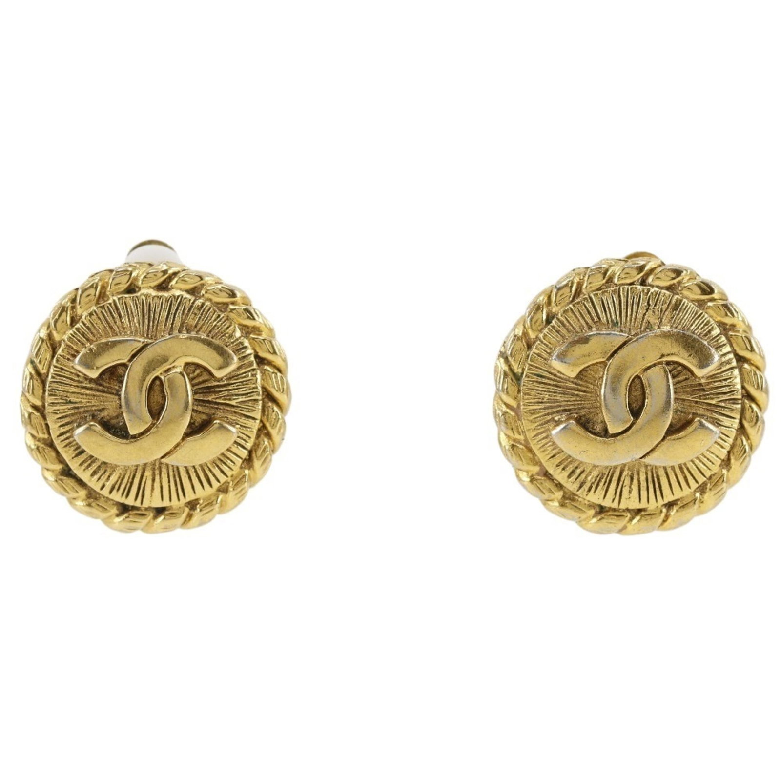 Chanel Clip Earrings Gold Plating: Chanel Clip Earrings Gold Plating Chanel's iconic clip earrings are showcased in gold plating, offering a touch of timeless elegance to any outfit. Measuring 23.00mm x 22.00mm, these earrings feature 