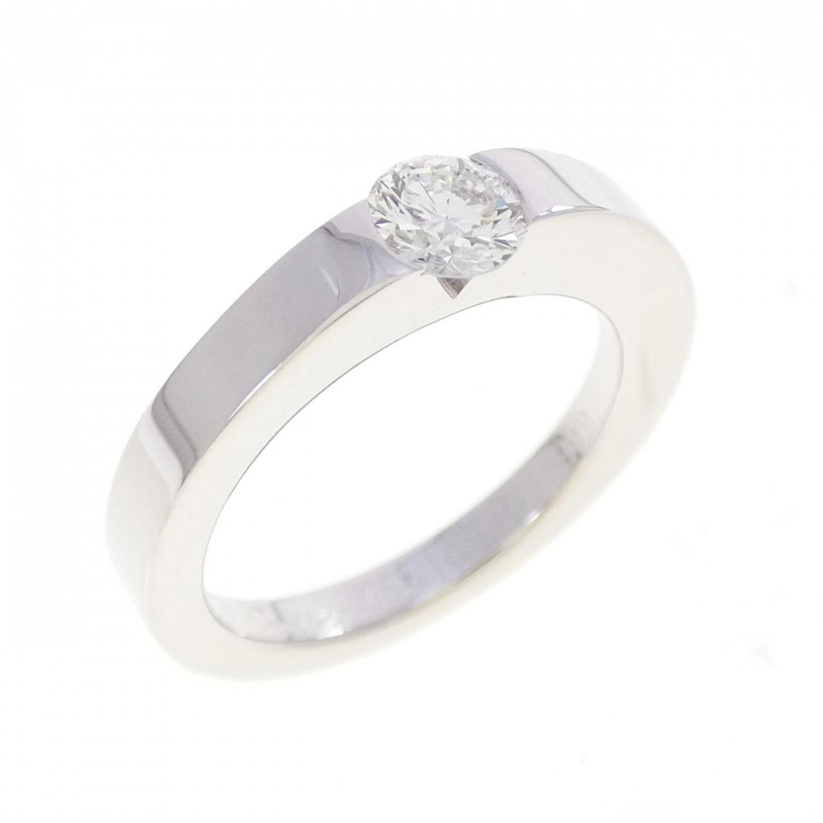 White Gold Band Ring by Cartier 18K: White Gold Band Ring by Cartier 18K Cartier's 18K white gold band ring features a diamond stone, crafted with attention to detail and quality. This elegant ring is available in US size 5 and is made f