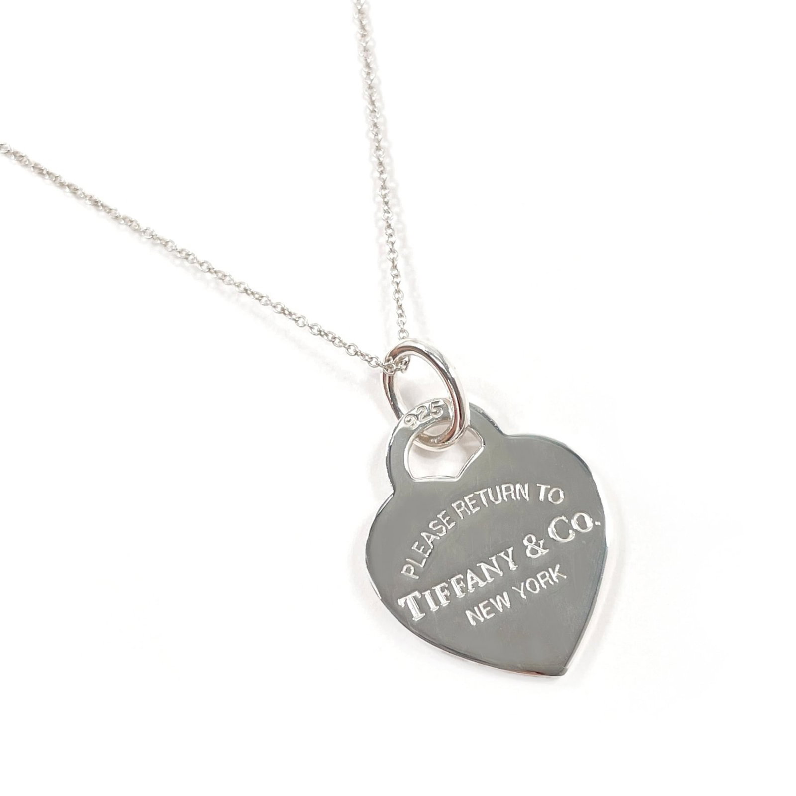 Tiffany&Co. Tiffany Heart Tag Return To Silver Necklace Sterling 925 Women'S: Tiffany&Co. Tiffany Heart Tag Return To Silver Necklace Sterling 925 Women'S The Tiffany&Co. Tiffany Heart Tag Return To Silver Necklace Sterling 925 Women'S features a sterling silver 925 chain and p