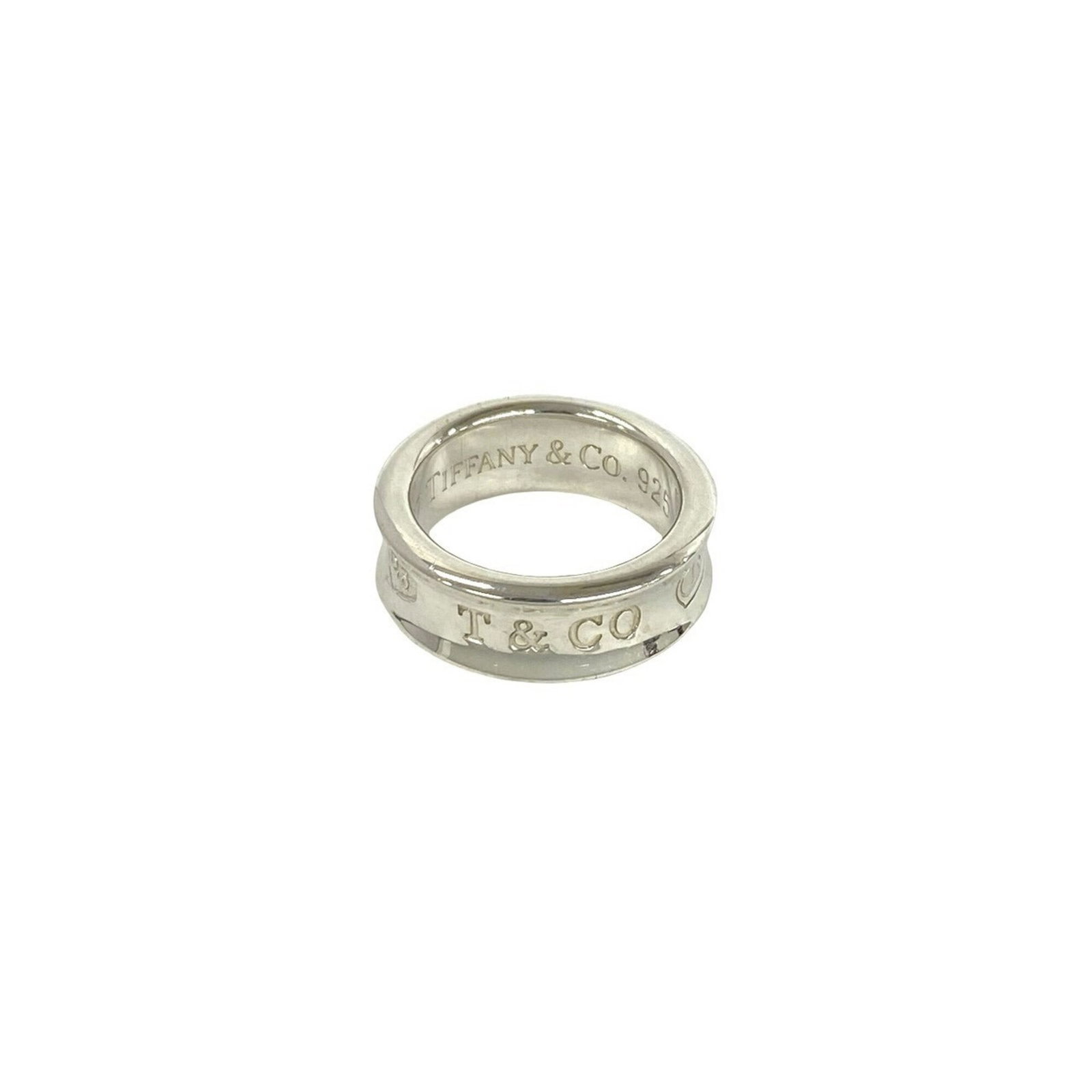 Silver Ring Band Tiffany: Silver Ring Band Tiffany Silver Ring Band Tiffany, made from high-quality silver (925 US), features a sleek and modern design. This classic band ring is available in size 4.5, providing a comfortable