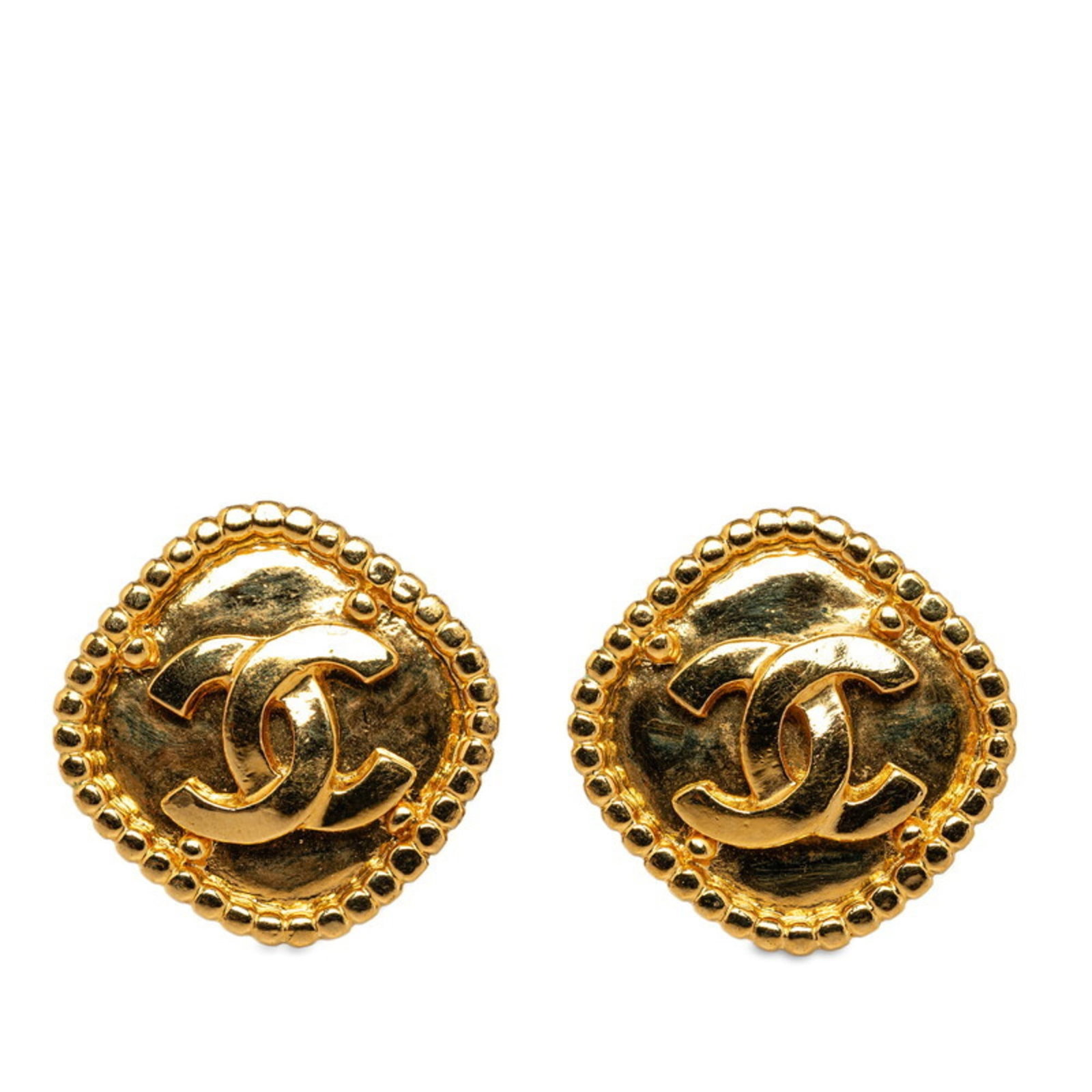 Stud earrings by Chanel: Stud earrings by Chanel Stud earrings by Chanel, presented in their original gold box. These elegant accessories showcase the iconic style of the renowned fashion brand. A beautiful addition to any je