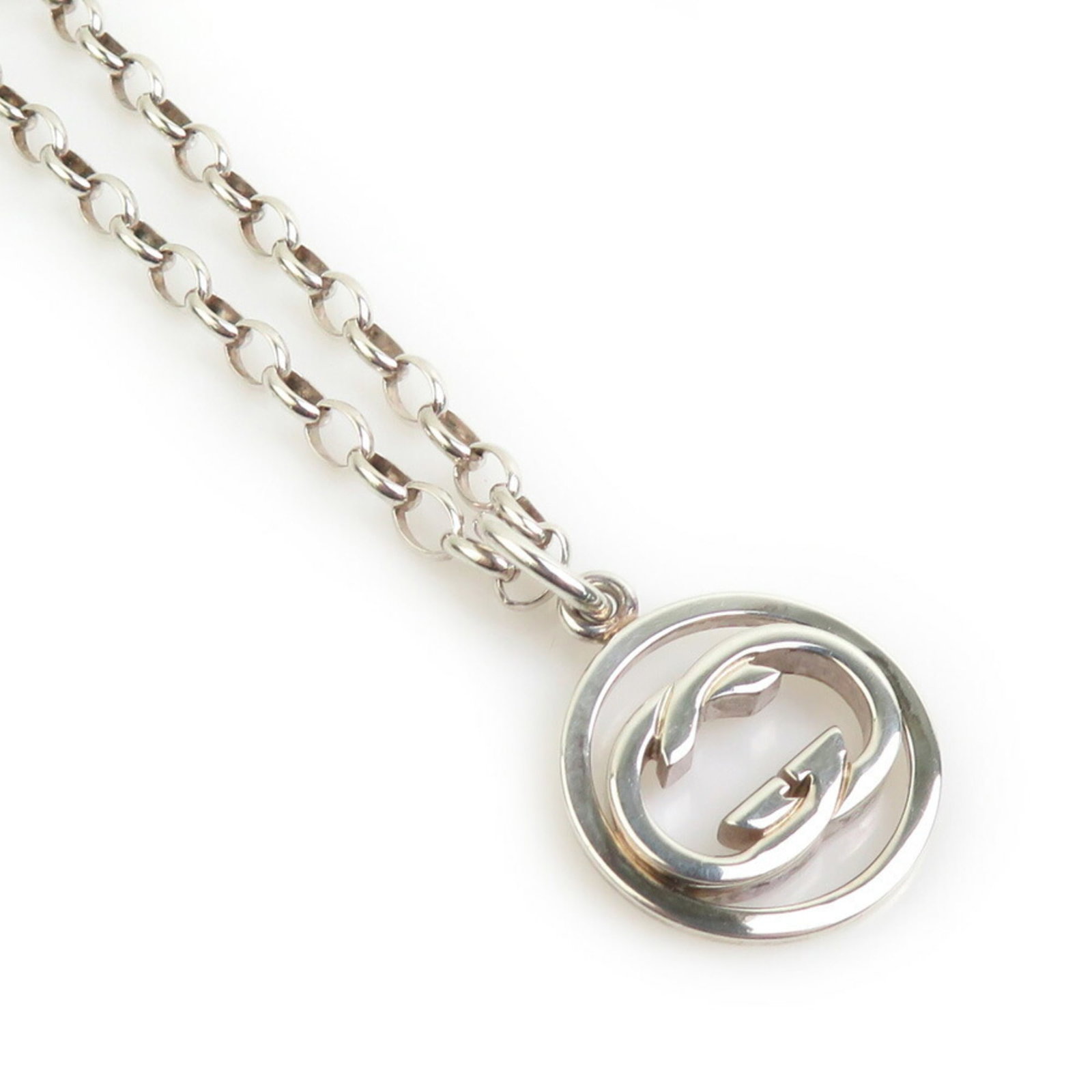 Unisex Necklace 925 Silver Gucci H31771A: Unisex Necklace 925 Silver Gucci H31771A Silver 925 Gucci H31771A Necklace features a sleek, modern design with a silver pendant measuring 19mm x 19mm. Made from high-quality 925 silver, this unisex n