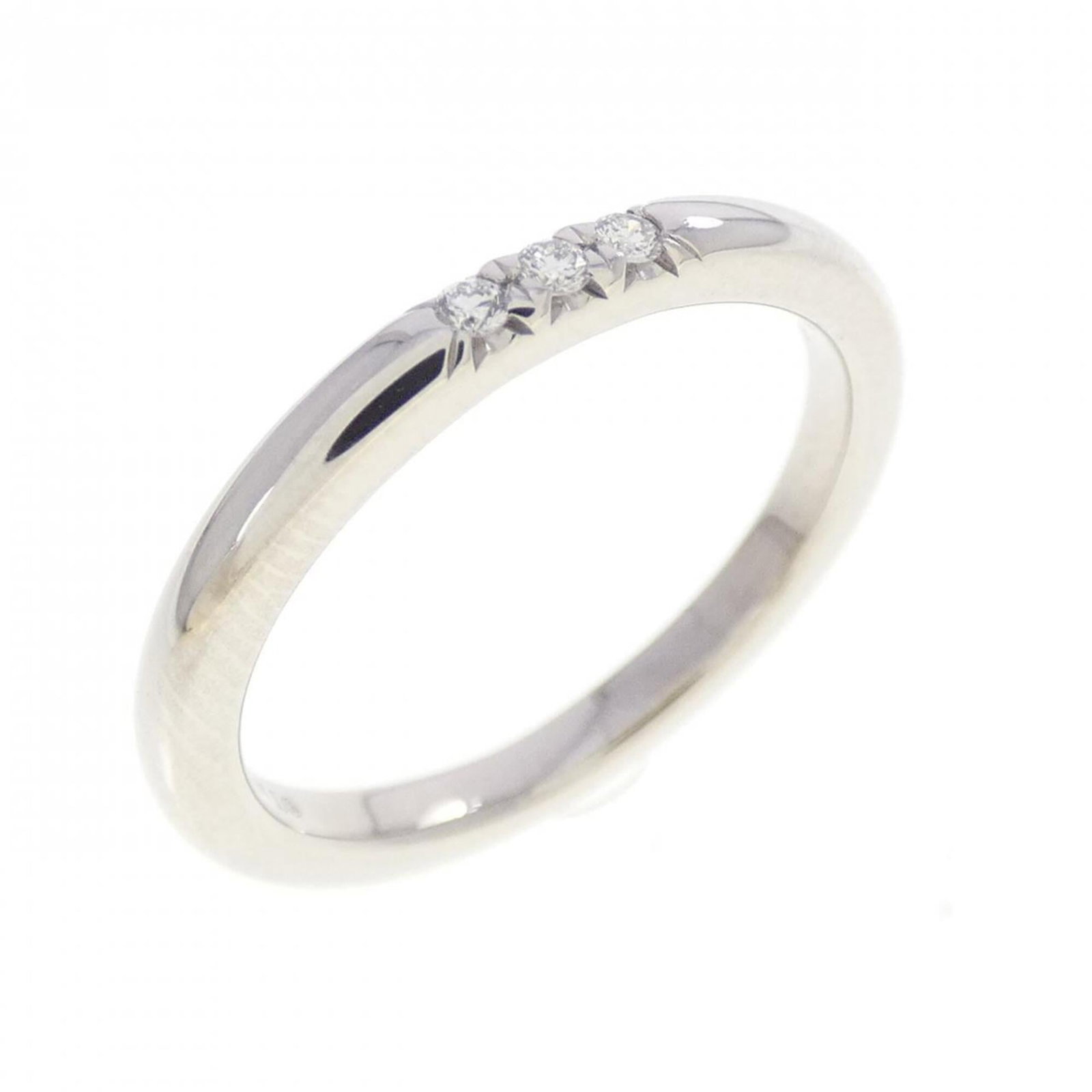 Ring platinum band 950 Tiffany: Ring platinum band 950 Tiffany Platinum band ring from Tiffany featuring a diamond stone, available in US size 3.5 and made from high-quality platinum material. This elegant ring boasts a classic desi