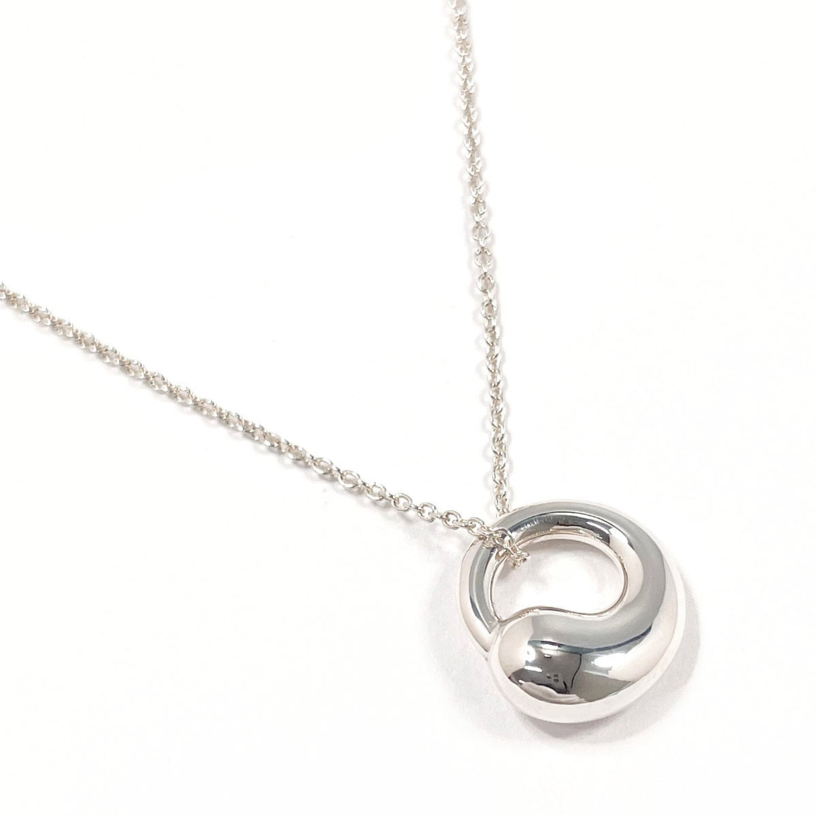 Tiffany&Co. Tiffany Eternal Circle Elsa Peretti Necklace Sterling Silver 925 Women'S: Tiffany&Co. Tiffany Eternal Circle Elsa Peretti Necklace Sterling Silver 925 Women'S Sterling silver necklace featuring the iconic Tiffany Eternal Circle design by Elsa Peretti, crafted with precision