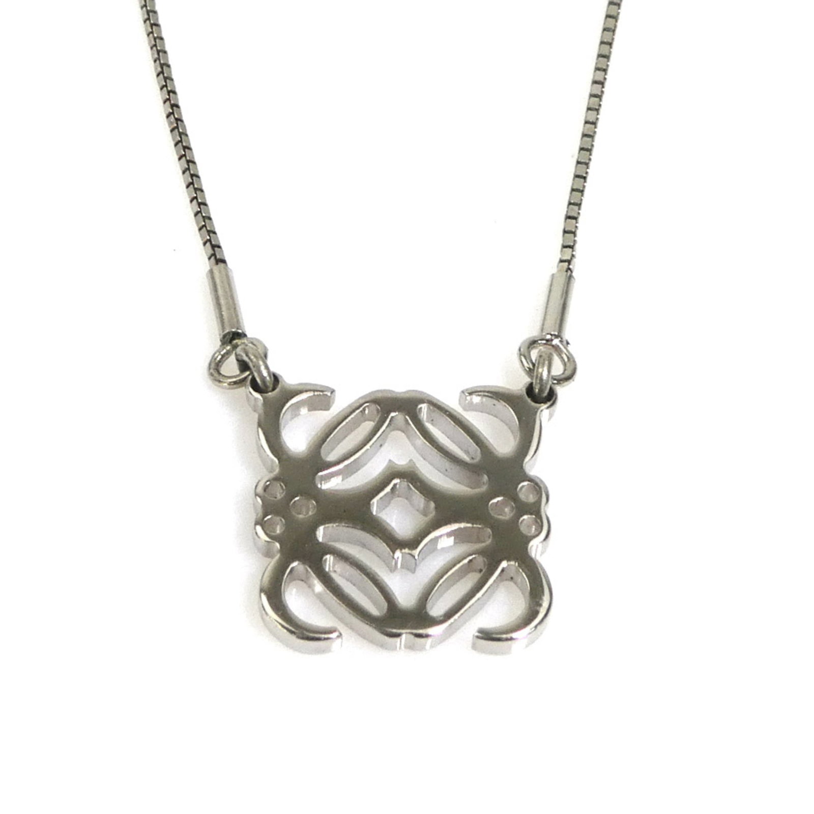 Silver Metal Women R11195I Necklace Loewe: Silver Metal Women R11195I Necklace Loewe Silver Metal Women R11195I Necklace Loewe - A sleek and sophisticated silver metal necklace featuring a 20mm x 17mm pendant, perfect for adding a touch of ele
