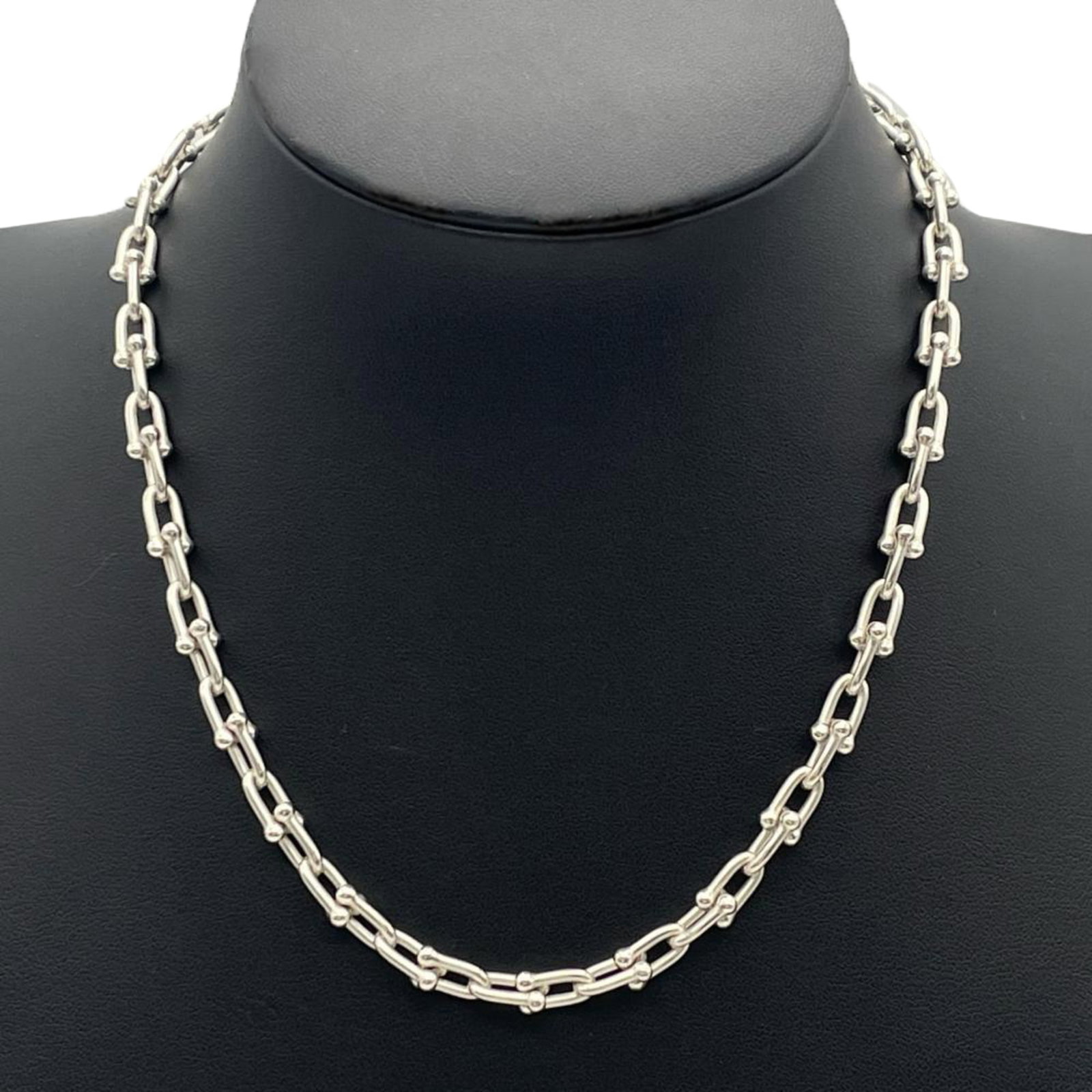 Tiffany & Co. Hardware Small Link Necklace 60153093 Sv925 42.4G Silver Women'S: Tiffany & Co. Hardware Small Link Necklace 60153093 Sv925 42.4G Silver Women'S Silver Tiffany & Co. Small Link Necklace with 42.4g weight, bearing the signature Sv925, features a sleek design and a si