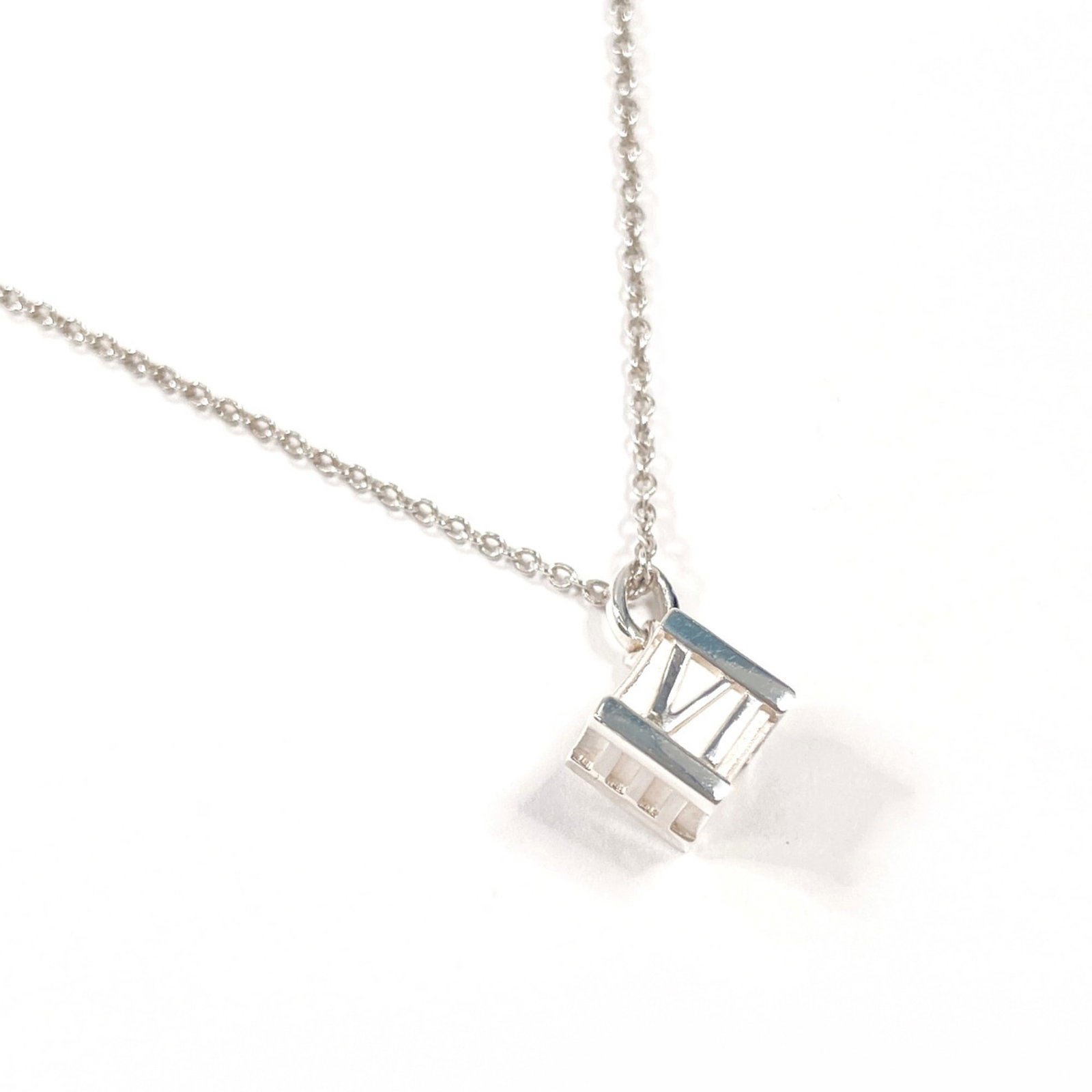 Tiffany Atlas Cube Necklace Sterling Silver Women's Necklace: Tiffany Atlas Cube Necklace Sterling Silver Women's Necklace Sterling silver pendant in the iconic Atlas design from Tiffany, crafted with precision and attention to detail. This elegant necklace feat