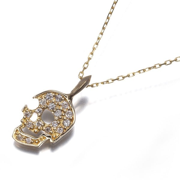 Diamond necklace in small gold skull ratio 18k yellow 750: Diamond necklace in small gold skull ratio 18k yellow 750 Yellow gold pendant in 18k ratio features a natural diamond, weighing approximately unmarked carats. The necklace measures 50cm in length and 