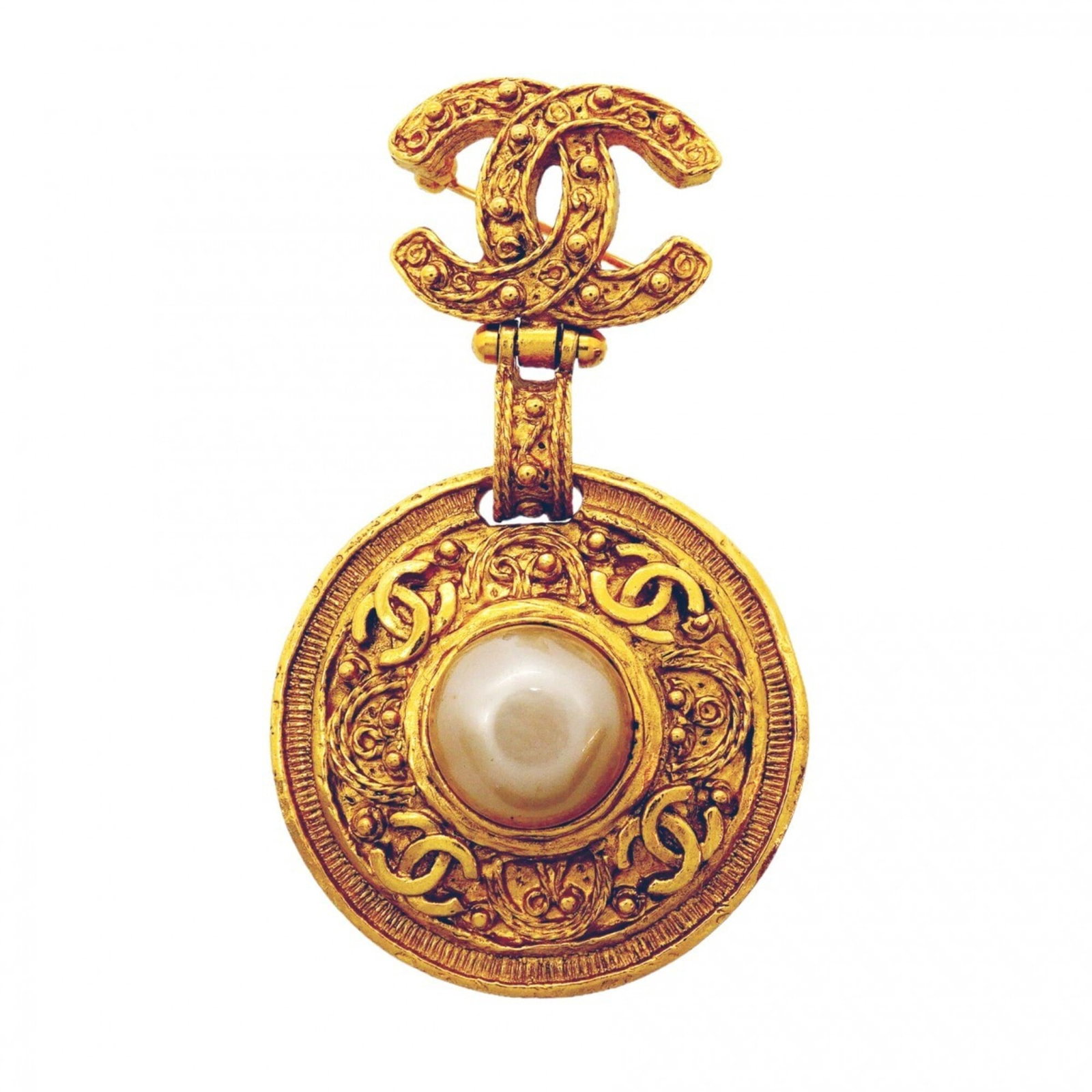 Chanel Brooch Gold Plating: Chanel Brooch Gold Plating Gold plating gives this Chanel brooch its luxurious sheen, while its compact size makes it easy to attach and detach. Standing at 6.74cm tall, the brooch's gold plating adds