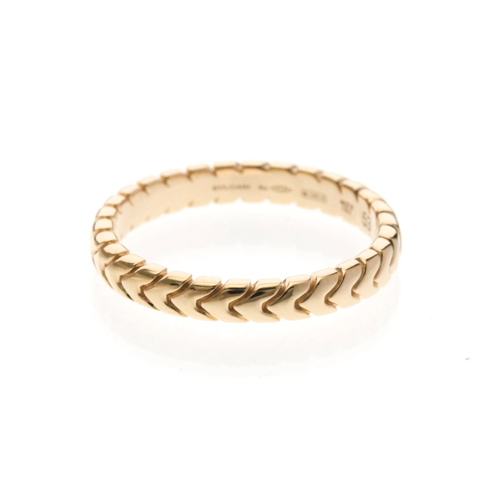 Pink gold band ring by Bvlgari 18k: Pink gold band ring by Bvlgari 18k Pink gold band ring by Bvlgari, crafted from 18k pink gold with a slender width of 3mm. This elegant fashion piece boasts a sleek design and a classic style that sui