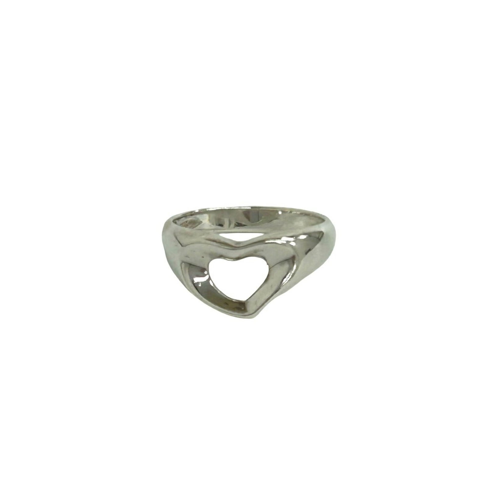 Silver Ring Band Tiffany: Silver Ring Band Tiffany Silver Ring Band Tiffany, made from high-quality silver (925 US), features a sleek and modern design. This classic band ring is available in size 4.5, providing a comfortable 