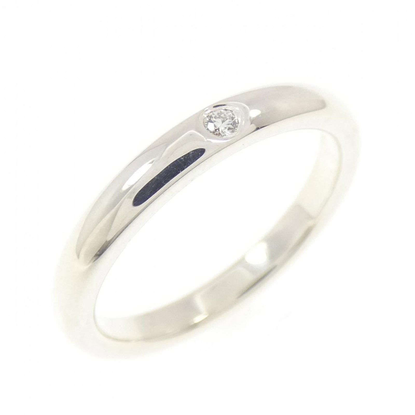 Silver Ring Band Tiffany: Silver Ring Band Tiffany Silver Ring Band Tiffany, a classic women's band ring made from high-quality silver (925 US), features a timeless design. This elegant band is available in size 6 and bears th