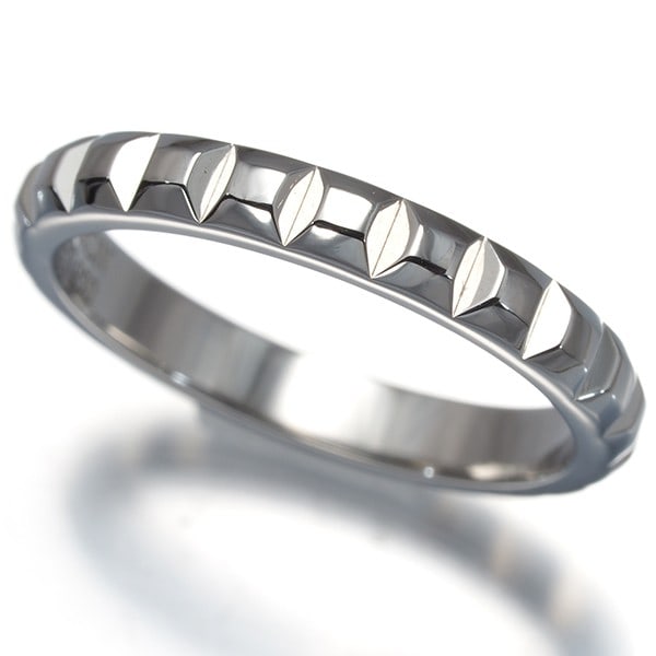 Quatre Paris Clou Boucheron Ring Medium 950 Platinum: Quatre Paris Clou Boucheron Ring Medium 950 Platinum 950 platinum Quatre Paris Clou Boucheron ring, featuring a medium size and band width of 2.7mm, showcases the elegance of platinum metalwork with i