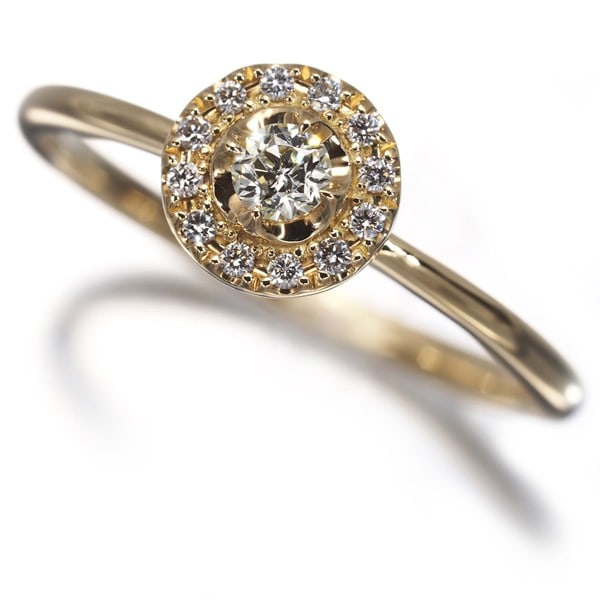 Festaria Ring Diamond 0.091Ct/ 0.05Ct Wish Upon A Star Us5.75-6 18K Yg: Festaria Ring Diamond 0.091Ct/ 0.05Ct Wish Upon A Star Us5.75-6 18K Yg The Festaria Ring features a stunning natural diamond at its centre, surrounded by two smaller diamonds on either side. This beau