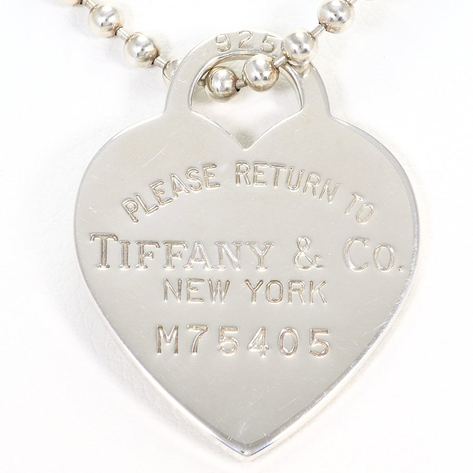 Heart tag silver necklace like new total weight 21.8g 87cm condition.: Heart tag silver necklace like new total weight 21.8g 87cm condition. Silver Tiffany necklace with a total weight of 21.8g and a pendant size of 30mm x 23mm, featuring a heart-shaped design on an