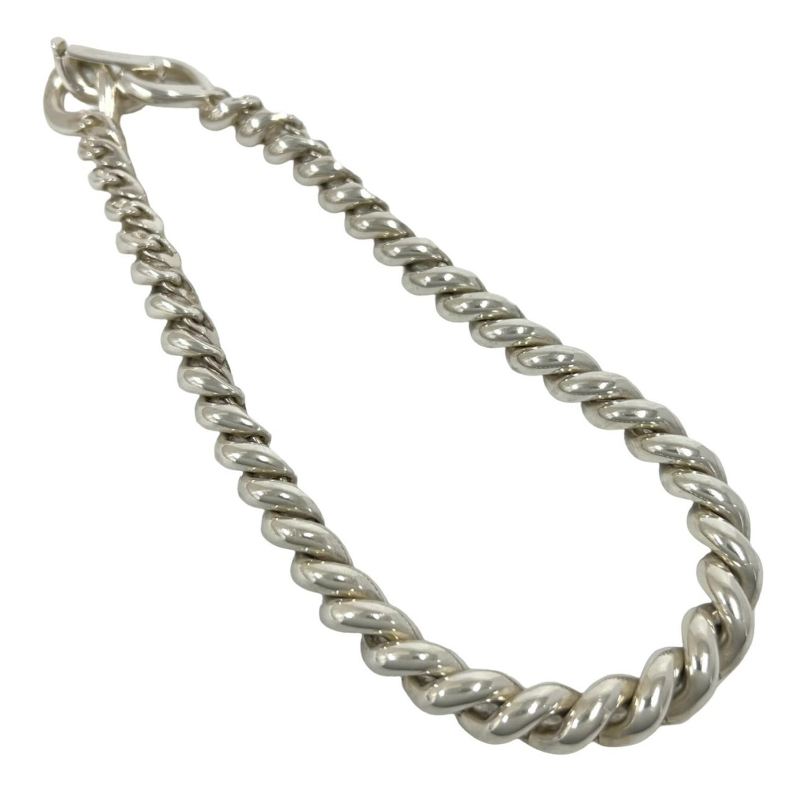 Vintage sterling silver necklace choker accessory item number 925 mm torsade hermes: Vintage sterling silver necklace choker accessory item number 925 mm torsade hermes Sterling silver necklace choker with a distinctive torsade design, bearing the hallmark of 925. This elegant accesso