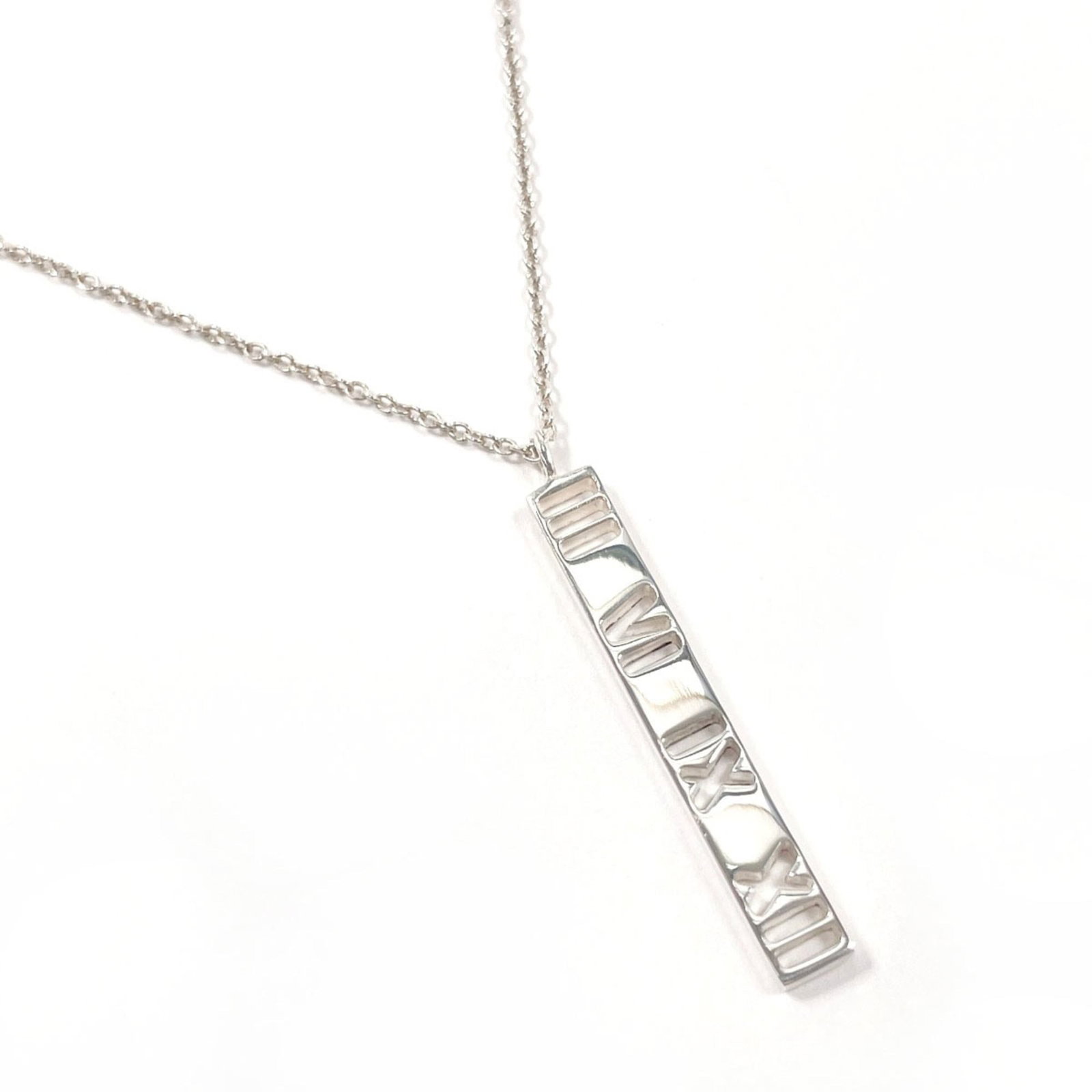 Sterling Silver 925 Unisex Necklace Bar Atlas Tiffany Tiffany&Co: Sterling Silver 925 Unisex Necklace Bar Atlas Tiffany Tiffany&Co Sterling Silver 925 Unisex Necklace Bar Atlas Tiffany & Co bears the signature of its creator, adding a touch of elegance to this minim