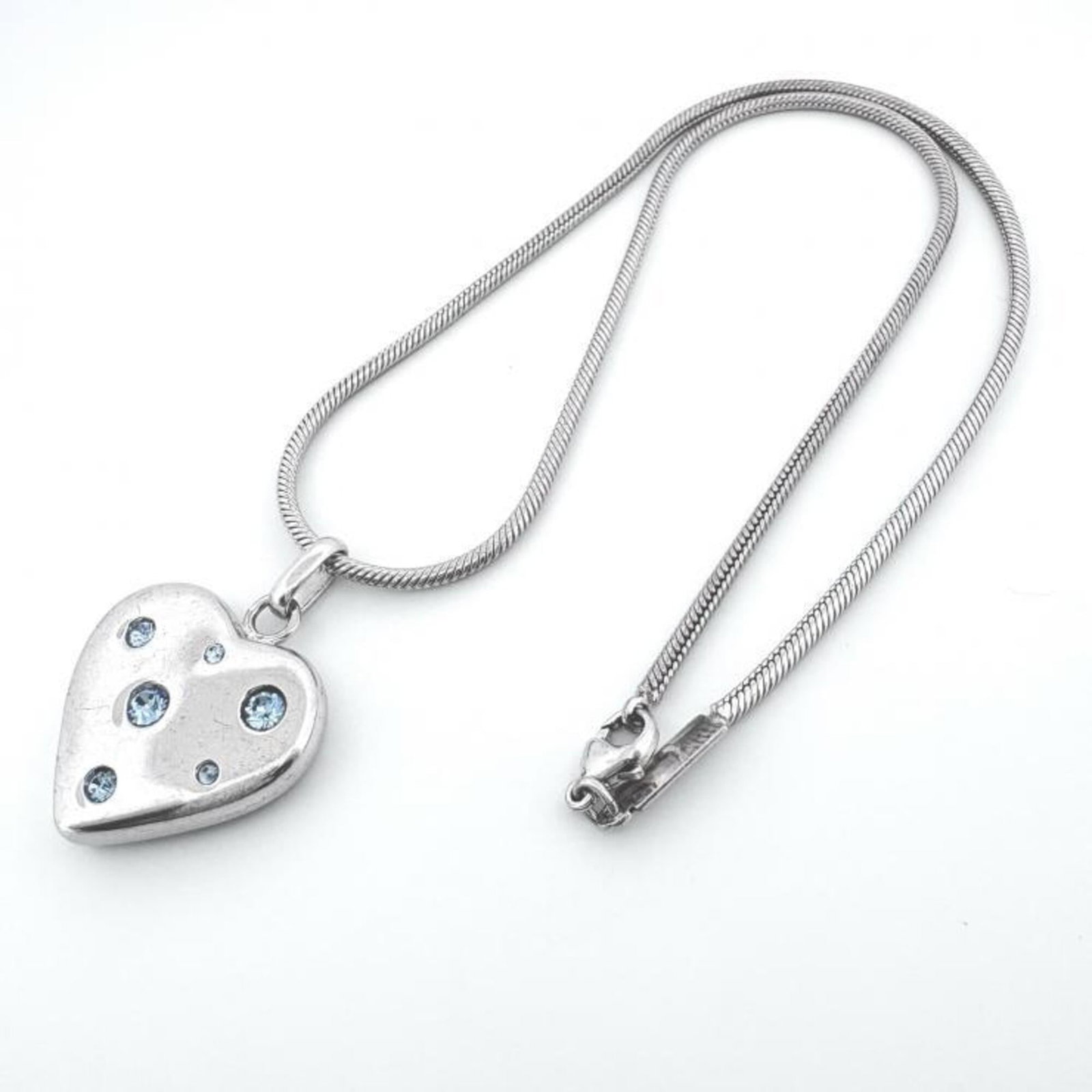 Yves Saint Laurent Vintage Heart Necklace Sv925: Yves Saint Laurent Vintage Heart Necklace Sv925 Silver 925 Yves Saint Laurent Heart Necklace. This vintage necklace features a striking silver heart pendant, measuring 28mm x 27mm, suspended from a ch