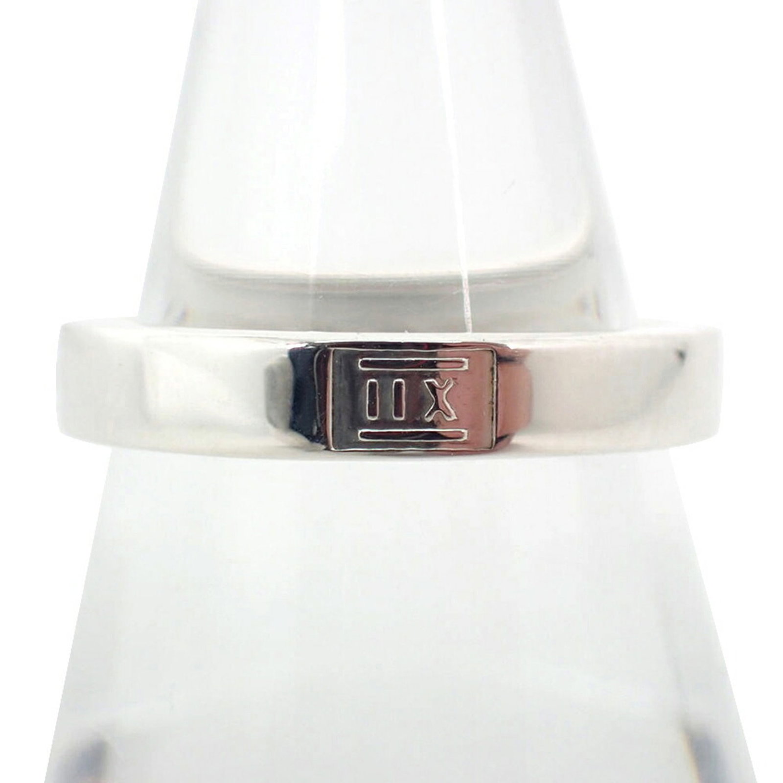Tiffany Band Ring Sterling Silver 925: Tiffany Band Ring Sterling Silver 925 Sterling silver band ring from Tiffany, featuring 925 material and a US size 5 fit. This classic design showcases the brand's signature style with its timeless el