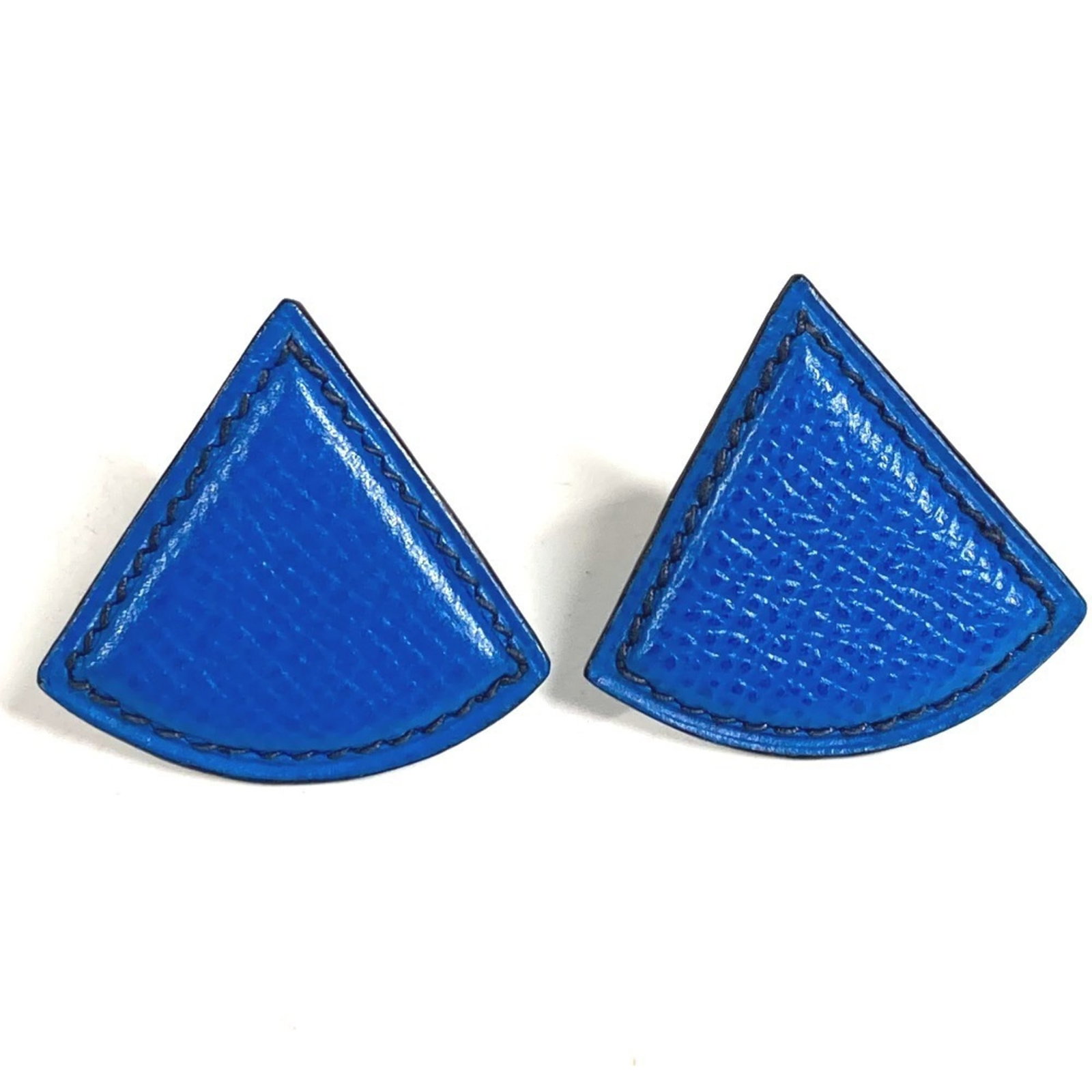 Hermes Clip Earrings Leather: Hermes Clip Earrings Leather Blue Hermes Clip Earrings in Leather. Made from high-quality leather, these clip earrings feature a distinctive blue color and a compact size that makes them easy to wear.