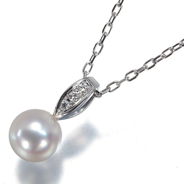 Mikimoto Necklace Akoya Pearl 7.2Mm Diamond Solitaire 18K 750 White Gold: Mikimoto Necklace Akoya Pearl 7.2Mm Diamond Solitaire 18K 750 White Gold Mikimoto's exquisite craftsmanship shines in this stunning Akoya pearl necklace, featuring a 7.2mm diamond solitaire pendant se