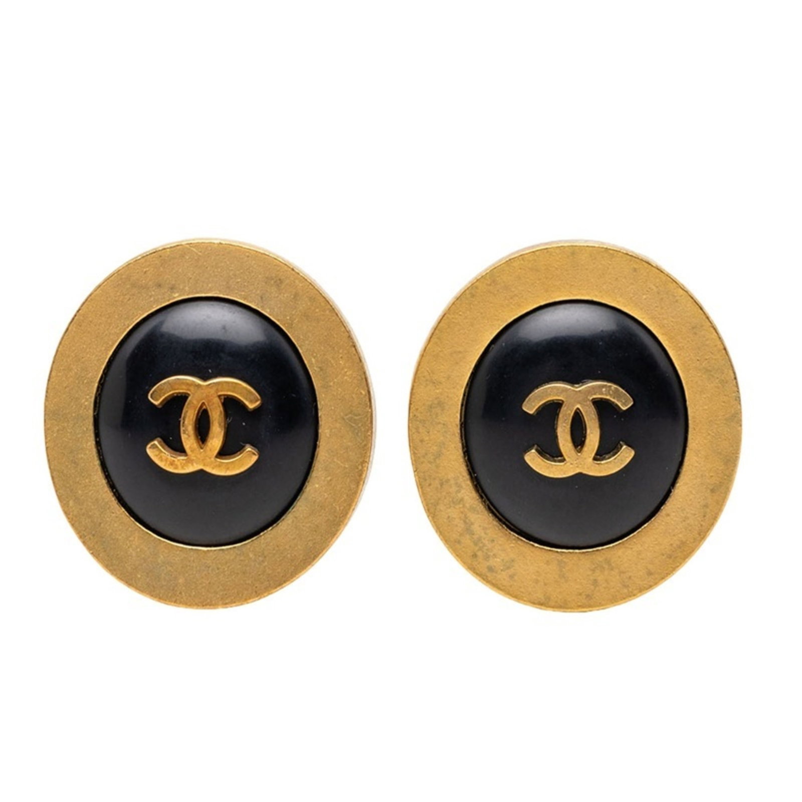 Chanel Clip Earrings Gold Plating: Chanel Clip Earrings Gold Plating Chanel Clip Earrings Gold Plating are sleek and sophisticated, featuring gold plating in black. Measuring 27.50mm x 27.50mm, they add a touch of luxury to any outfit 