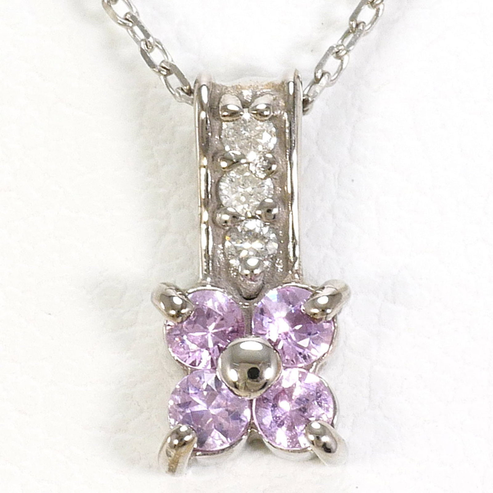 K14 14K Wg White Gold Necklace With Pink Sapphire And Diamond (No Carat Markings) Total Weight 1.4G: K14 14K Wg White Gold Necklace With Pink Sapphire And Diamond (No Carat Markings) Total Weight 1.4G 14K white gold necklace with a striking combination of pink sapphire and diamond, showcasing the bea