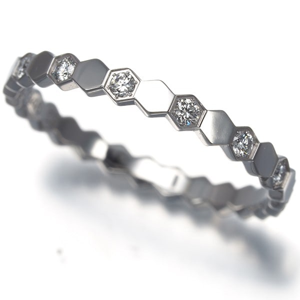 Chaumet Ring Diamond Bee De Chaumet Bee My Love Honeycomb Eu52 18K Wg: Chaumet Ring Diamond Bee De Chaumet Bee My Love Honeycomb Eu52 18K Wg 18k White Gold Chaumet Ring Features a Natural Diamond Carat Weight Unmarked, Set in a Honeycomb Design with EU52 Ring Size. The B