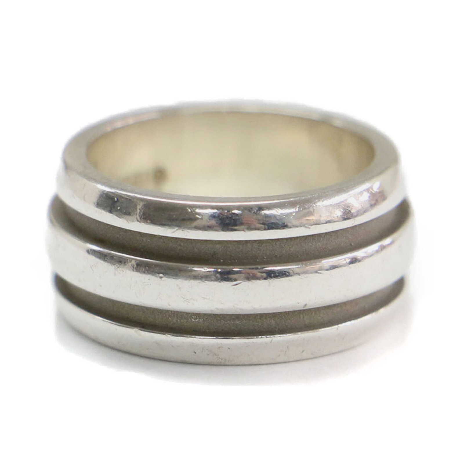Silver Ring Band Tiffany: Silver Ring Band Tiffany Silver Ring Band Tiffany, made from high-quality silver (925 US), features a sleek and modern design. This classic band ring is available in size 4.5, providing a comfortable 